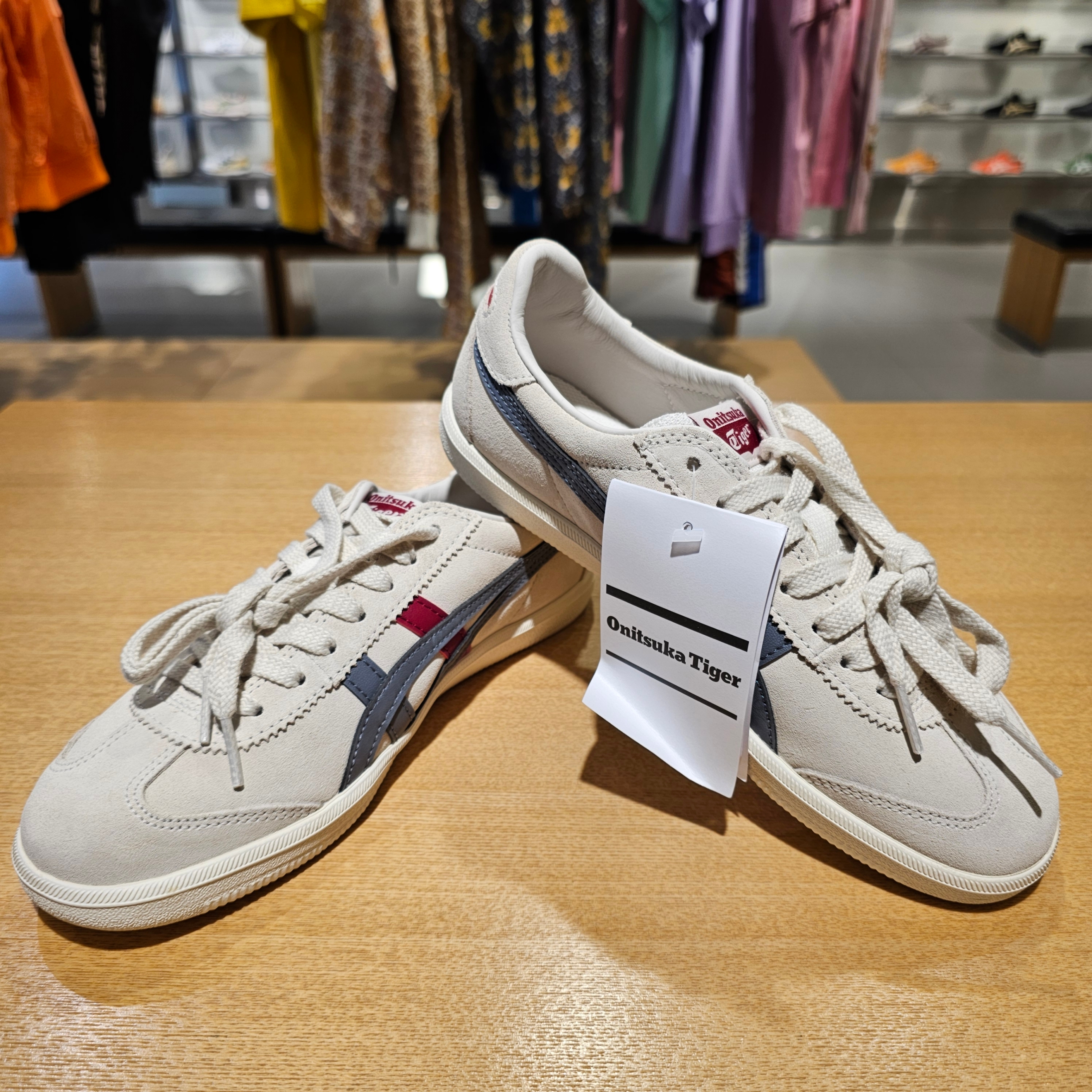 Onitsuka Tiger Tokuten Grey Red 착용 스타일 - 3