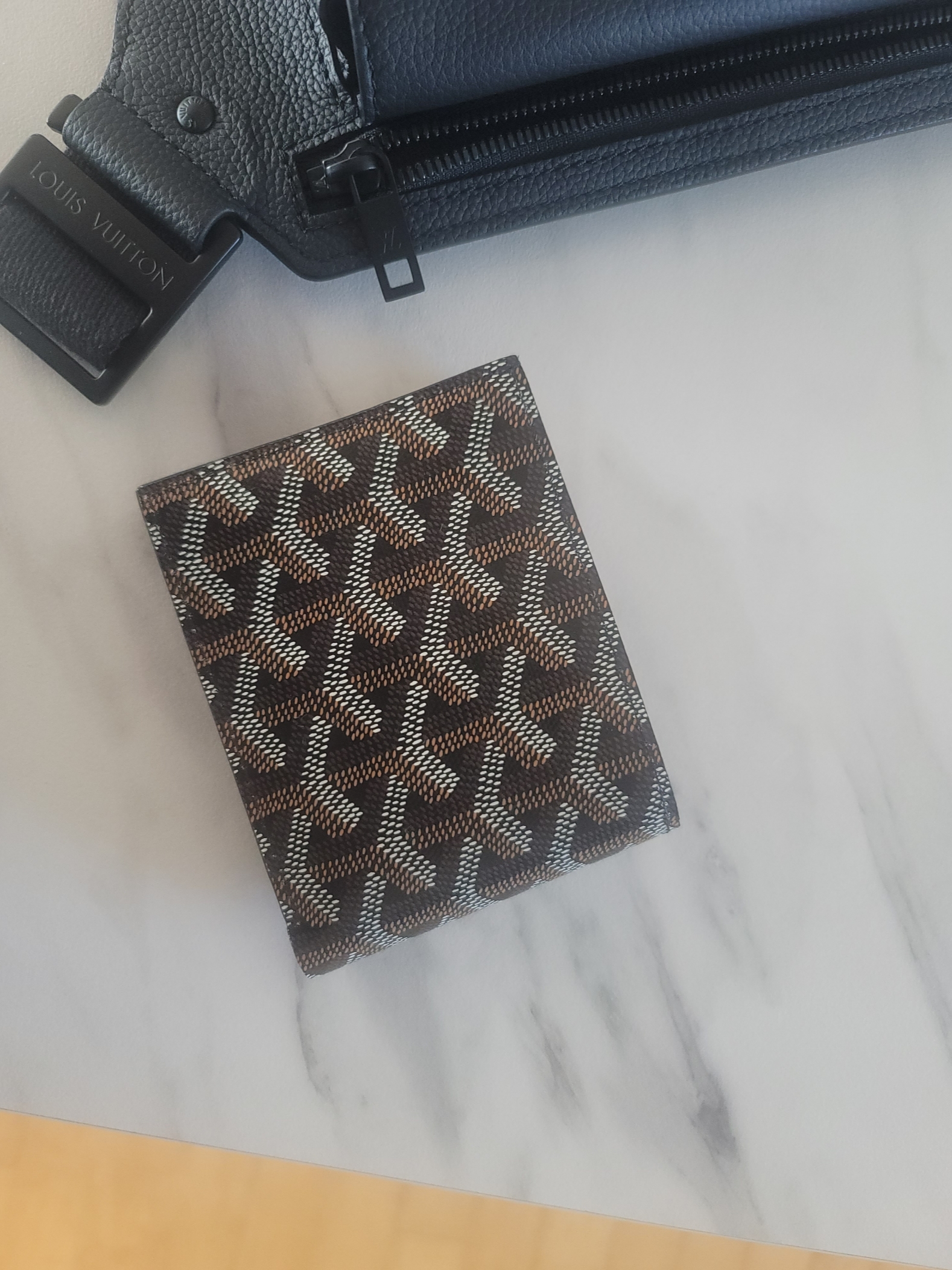 Goyard Victoire Wallet Black 착용 스타일 - 2