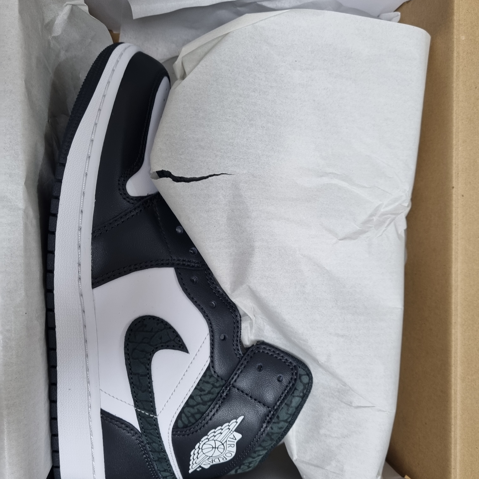Jordan 1 Mid SE Off Noir Black White 착용 스타일