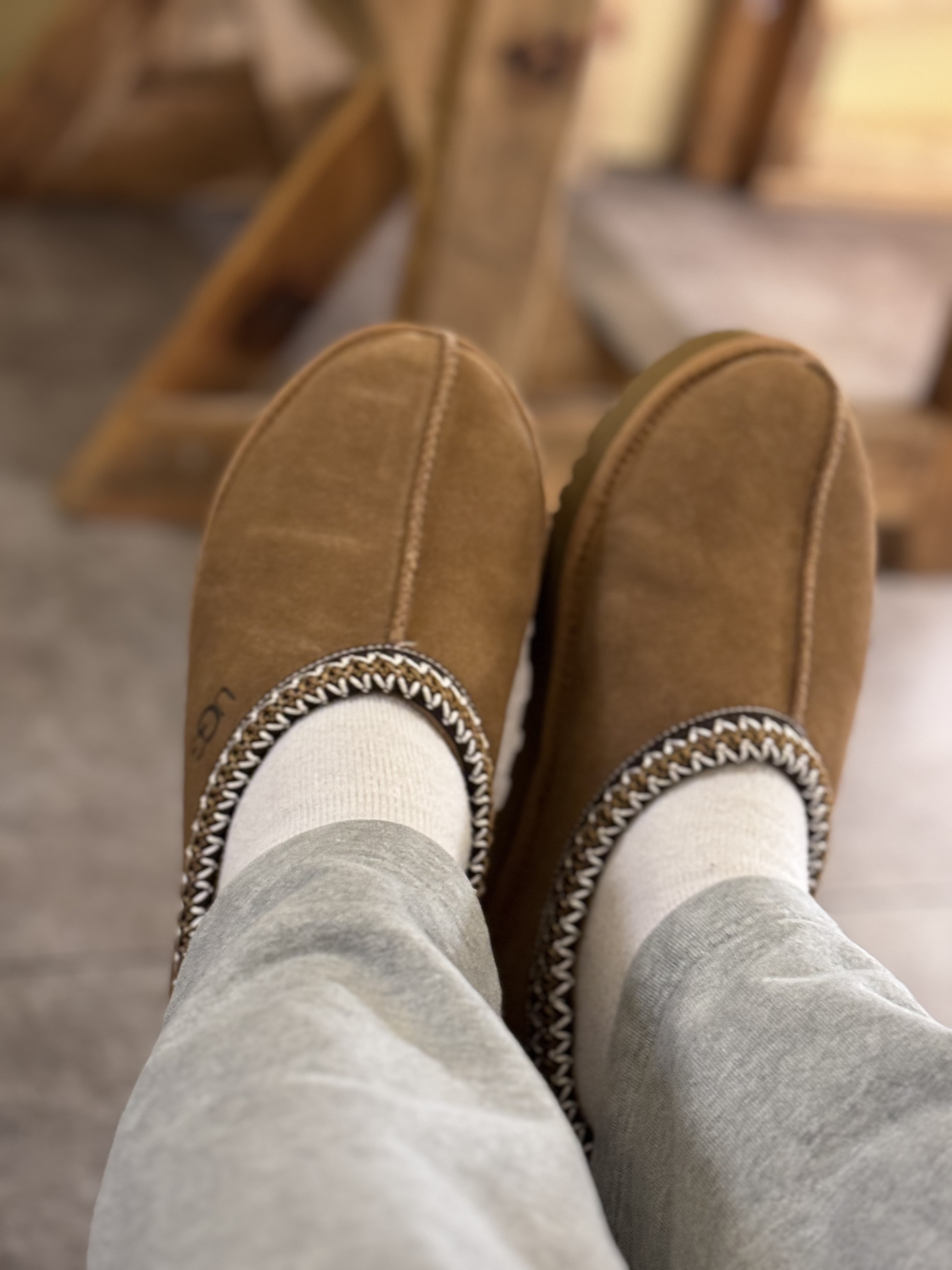 UGG Tasman Slipper Chestnut 착용 스타일 - 2