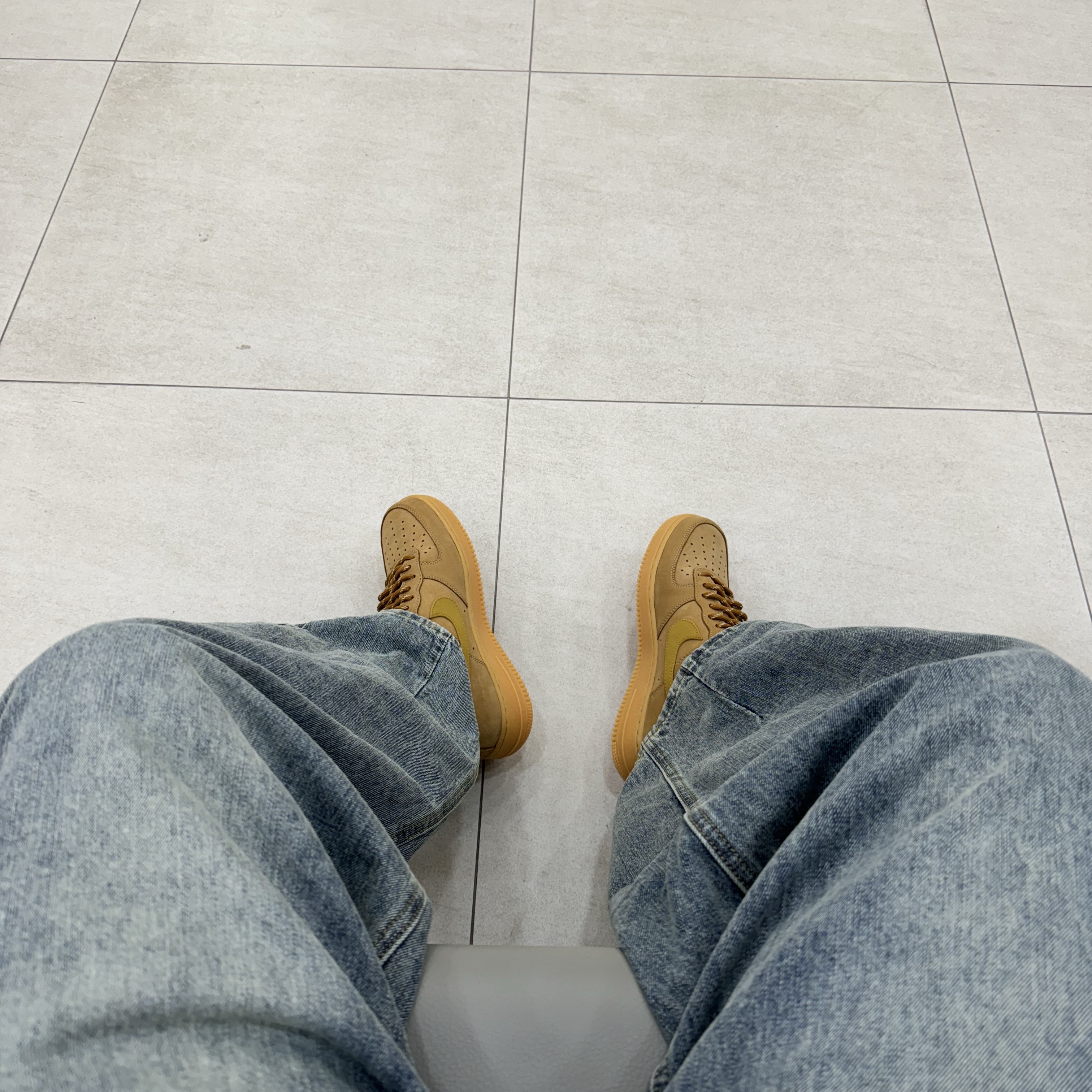 Nike Air Force 1 '07 WB Flax 착용 스타일