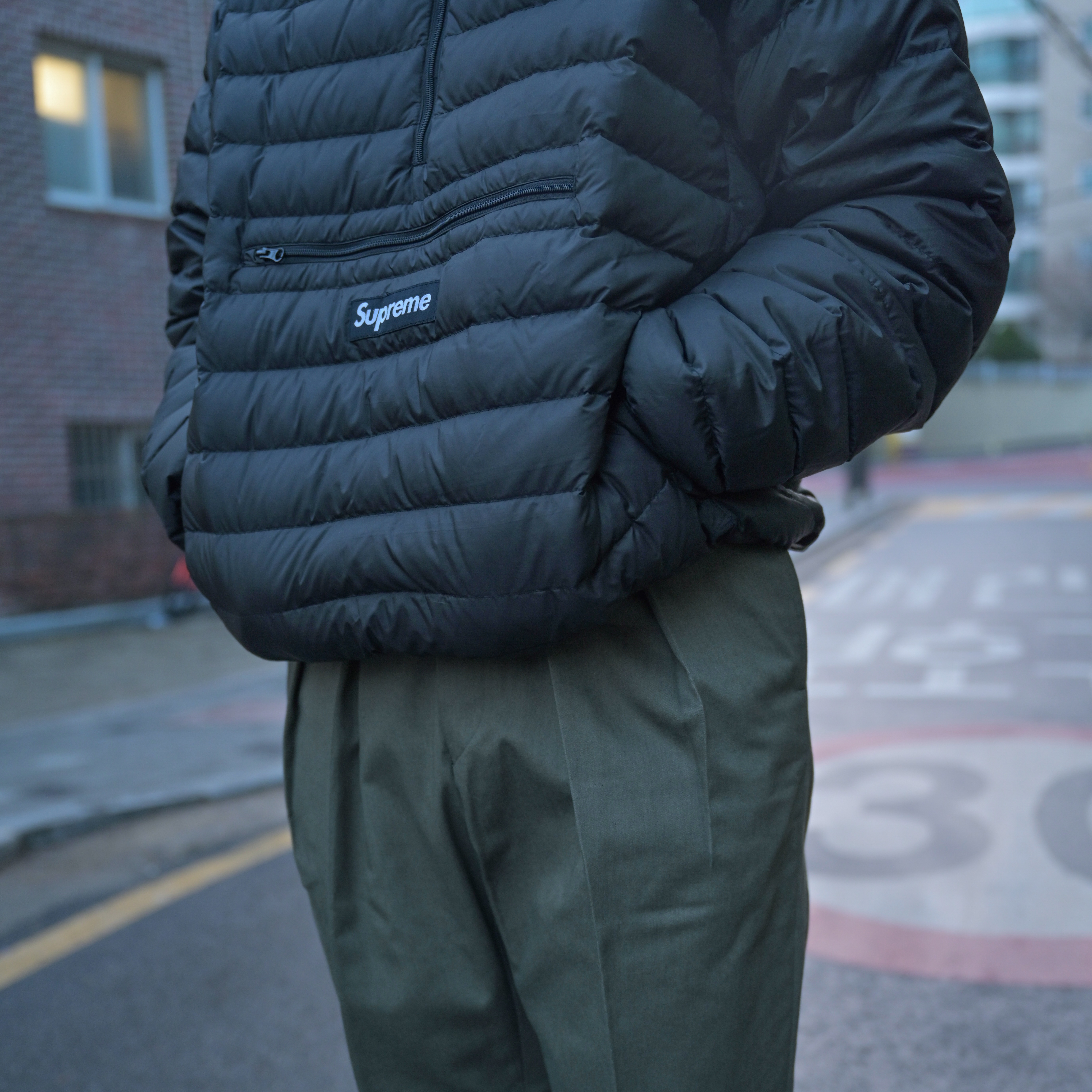 Supreme Micro Down Half Zip Hooded Pullover Black - 23FW, Clarks Wallabee Maple Suede 착용 스타일 - 3