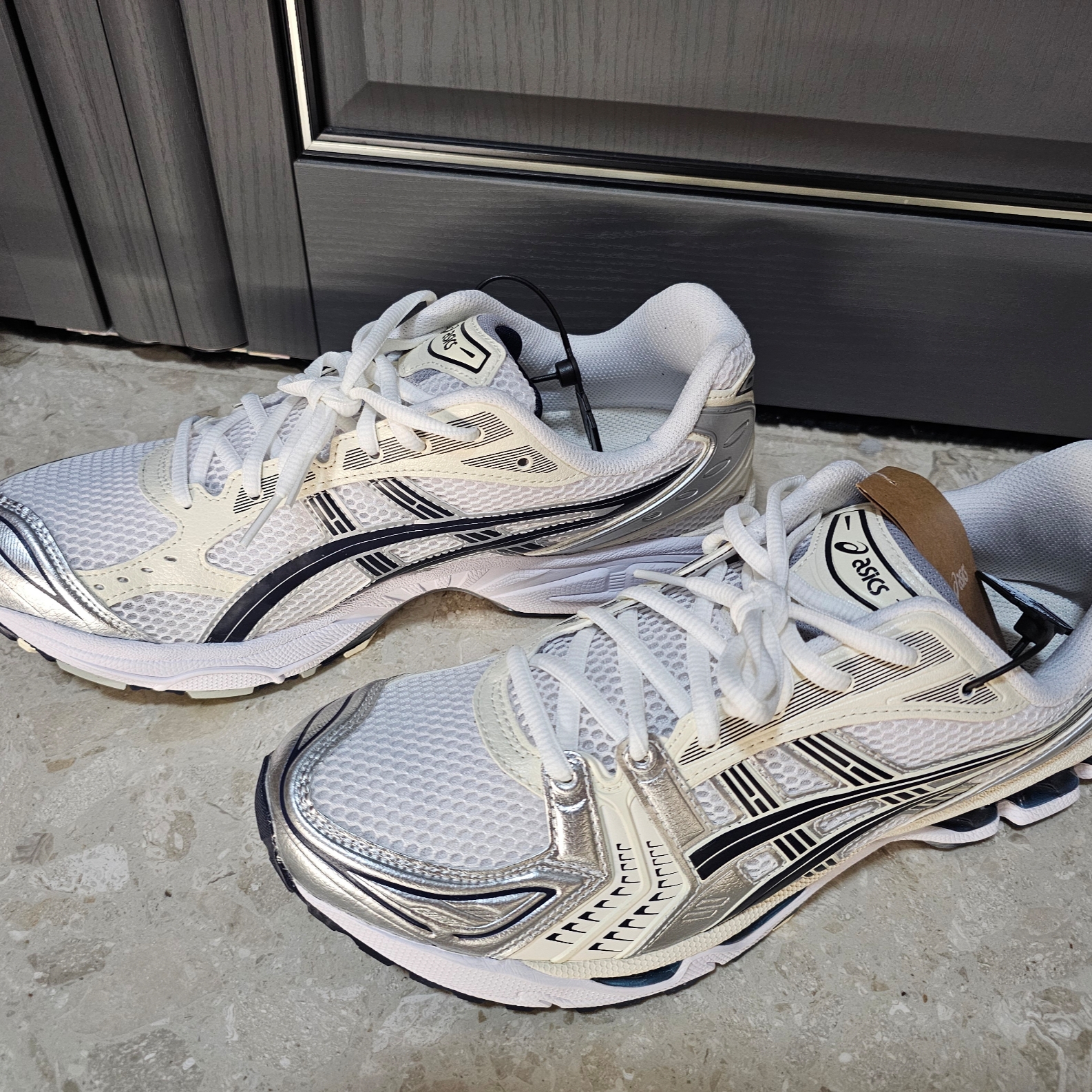 (W) Asics Gel-Kayano 14 White Midnight 착용 스타일