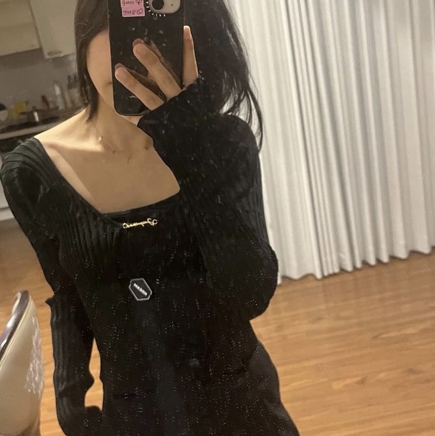 (W) Jacquemus La Maille Pralu Longue Seamless Charm Logo Cardigan Black 착용 스타일