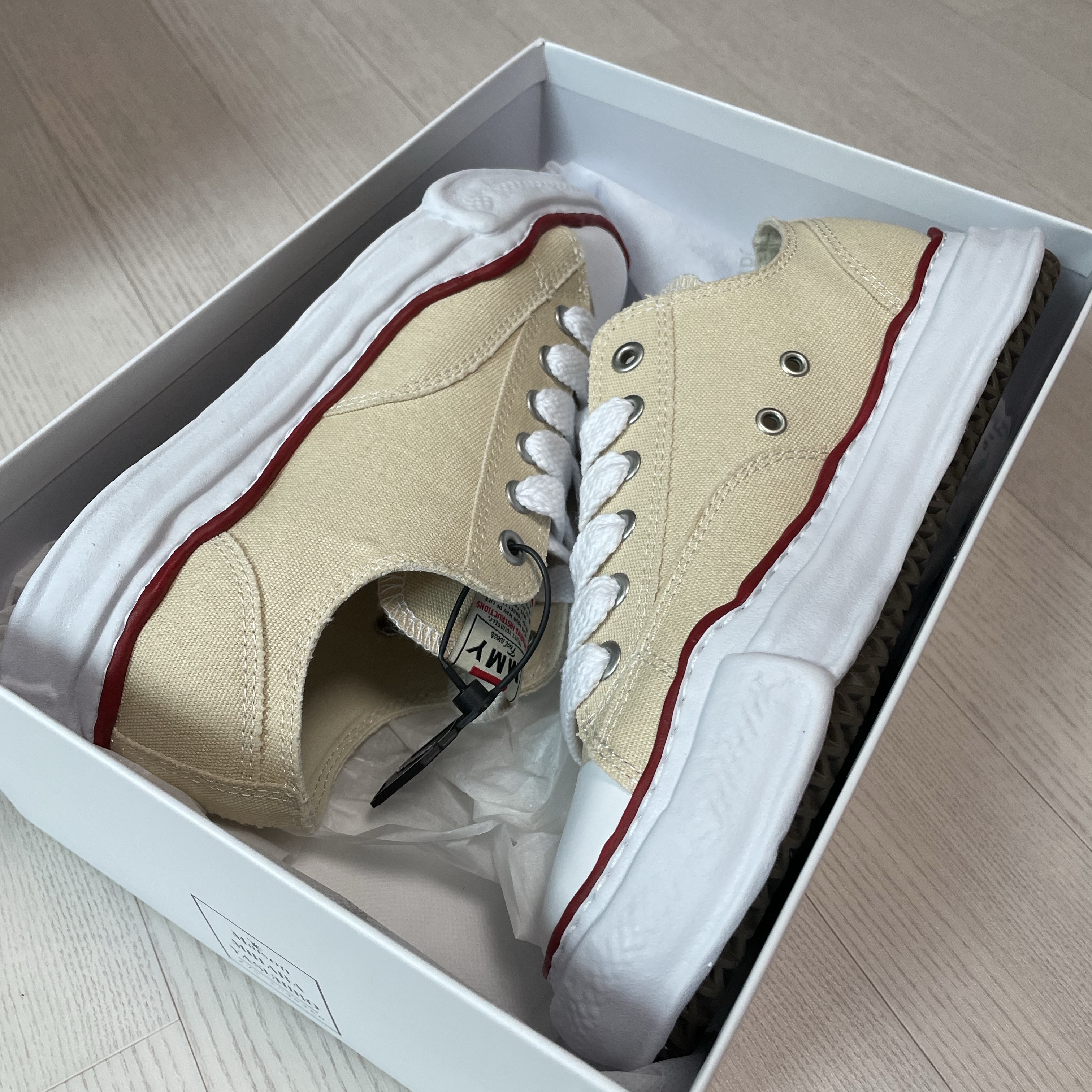Maison Mihara Yasuhiro Peterson OG Sole Canvas Low-top Sneakers Natural 착용 스타일 - 3