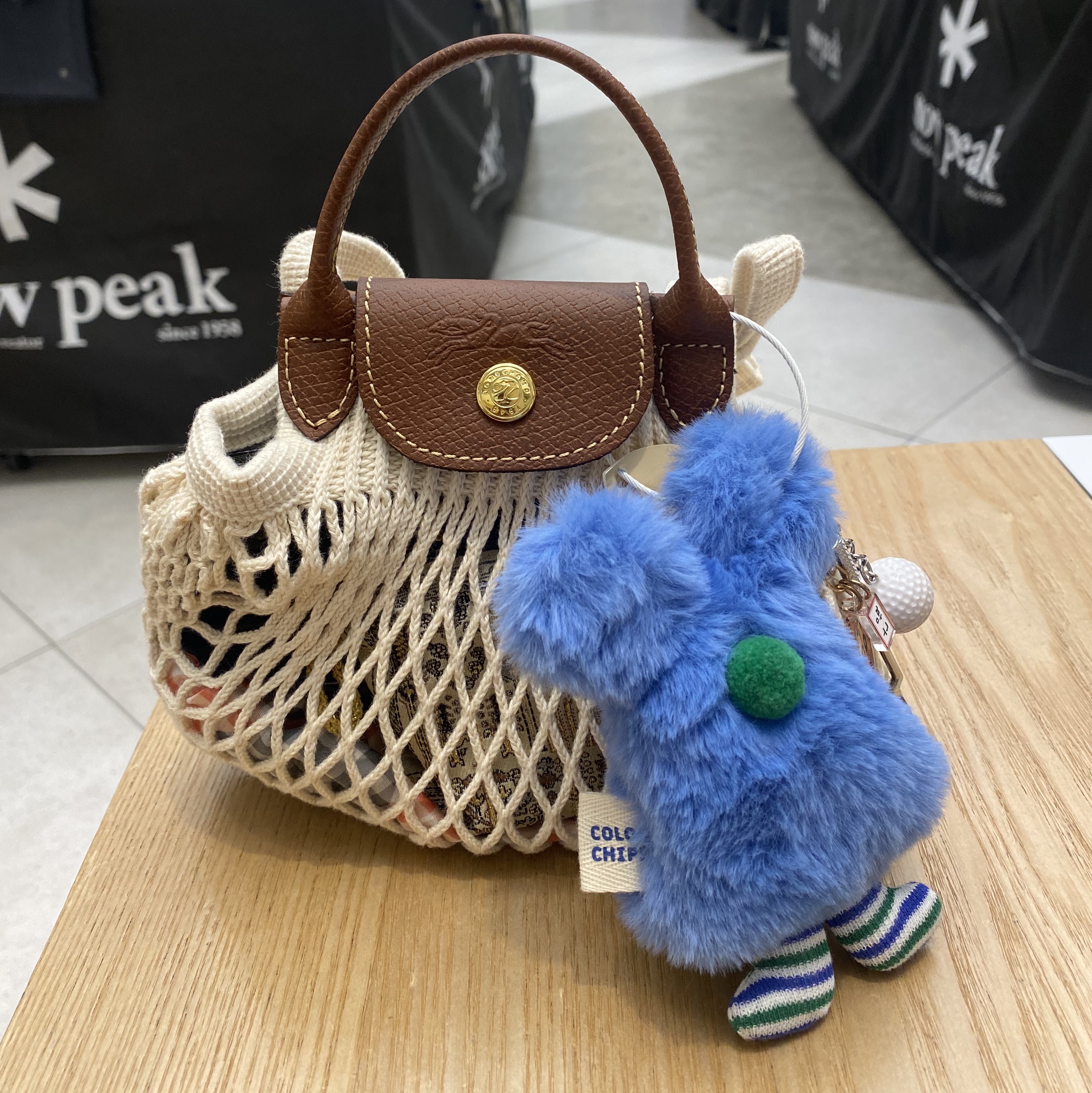 Longchamp Le Pliage Filet Crossbody Bag XS Ecru 착용 스타일