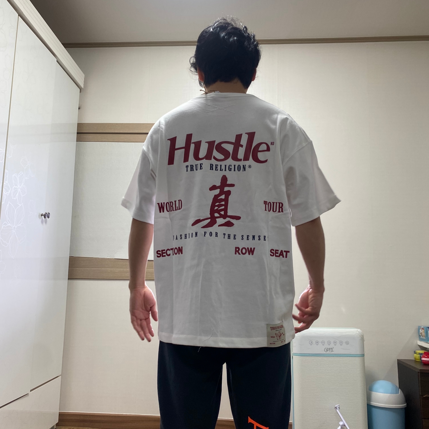 True Religion Hustle T-Shirt White 착용 스타일 - 2