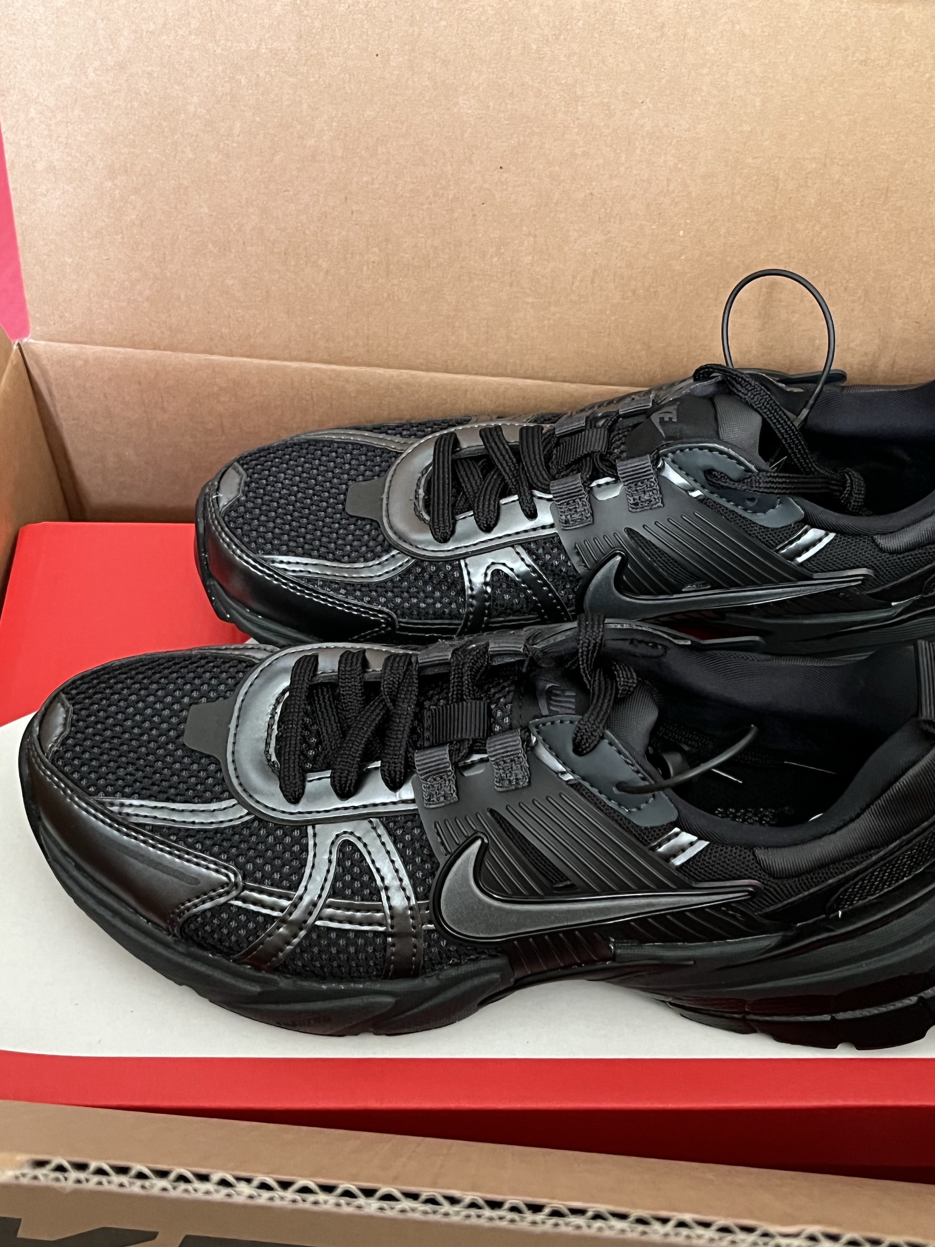 Nike V2K Run Black Anthracite 착용 스타일