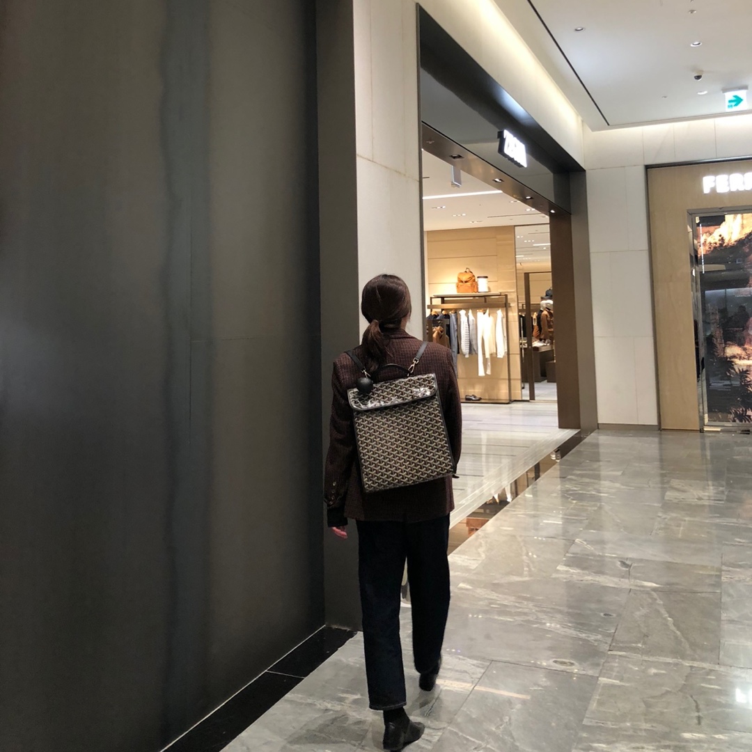 Goyard Saint Leger Backpack Black Tan 착용 스타일