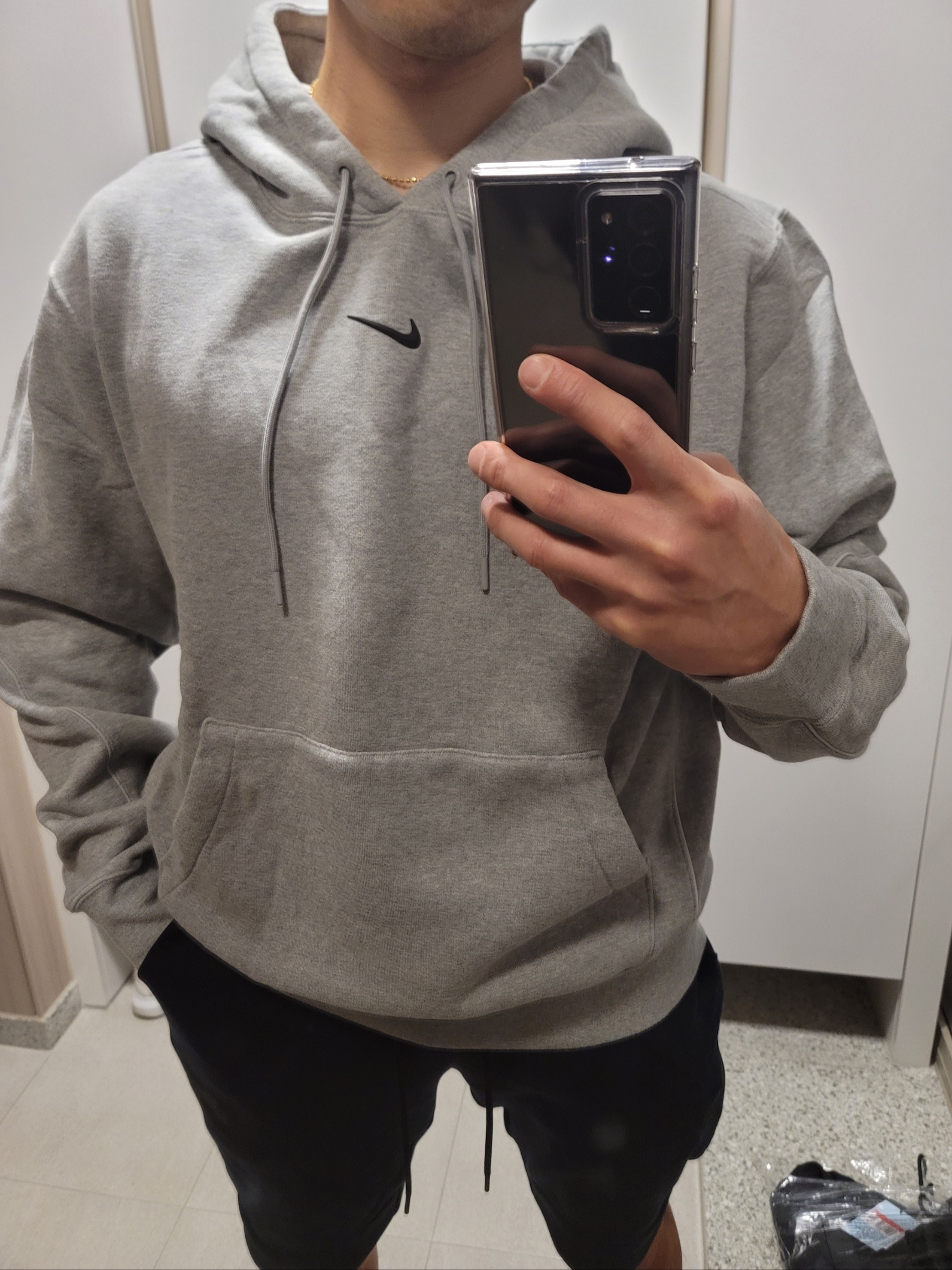 Nike x Drake Nocta Fleece Hoodie Black (FN7659-010), Nike x Drake Nocta Fleece Hoodie Dark Grey Heather (FN7659-063) 착용 스타일 - 3