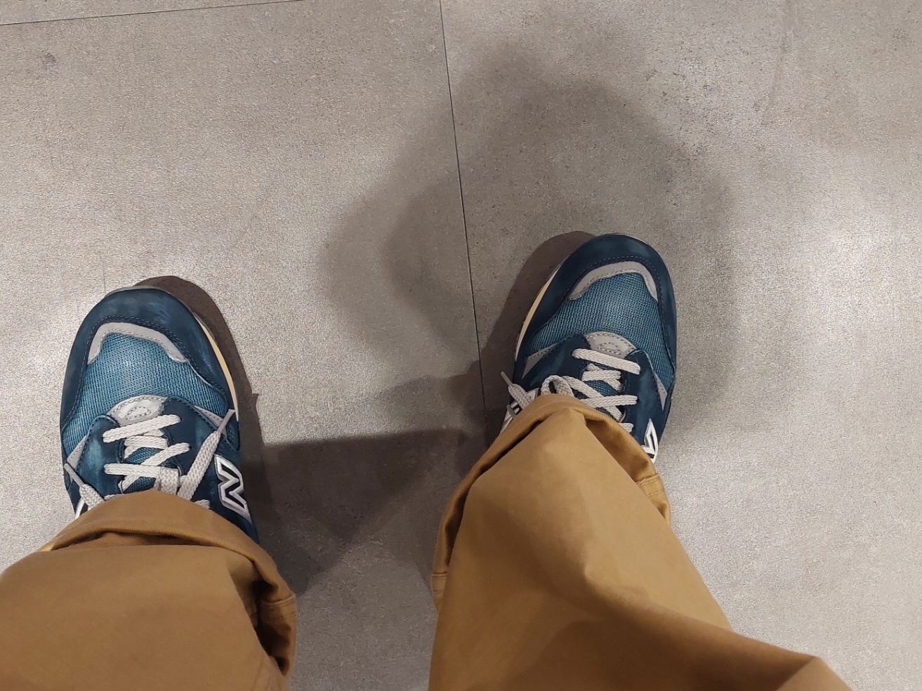 New Balance 1600 Premium Vintage Navy 착용 스타일 - 2