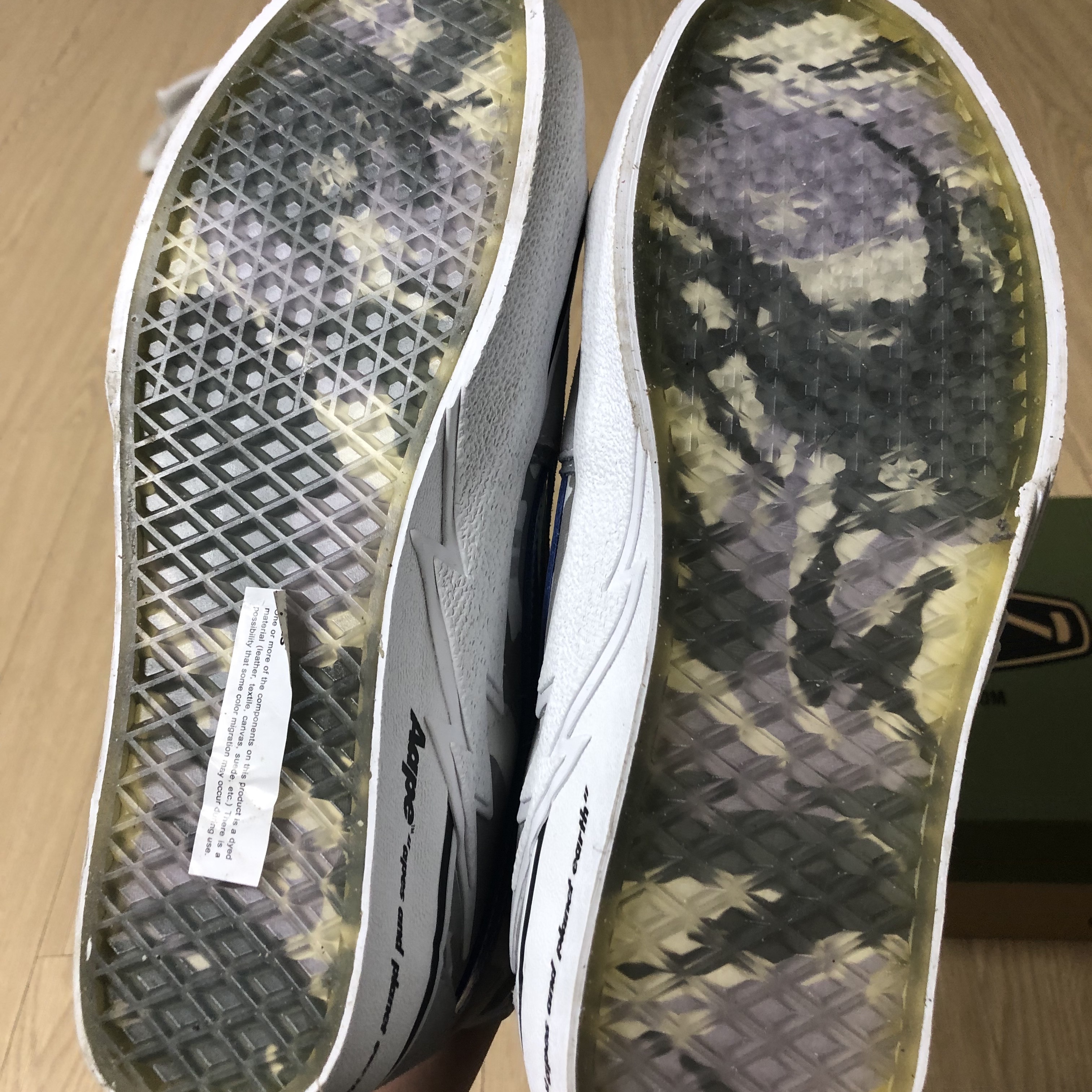Vans x AAPE Sk8-Hi Bolt Grey 착용 스타일 - 2