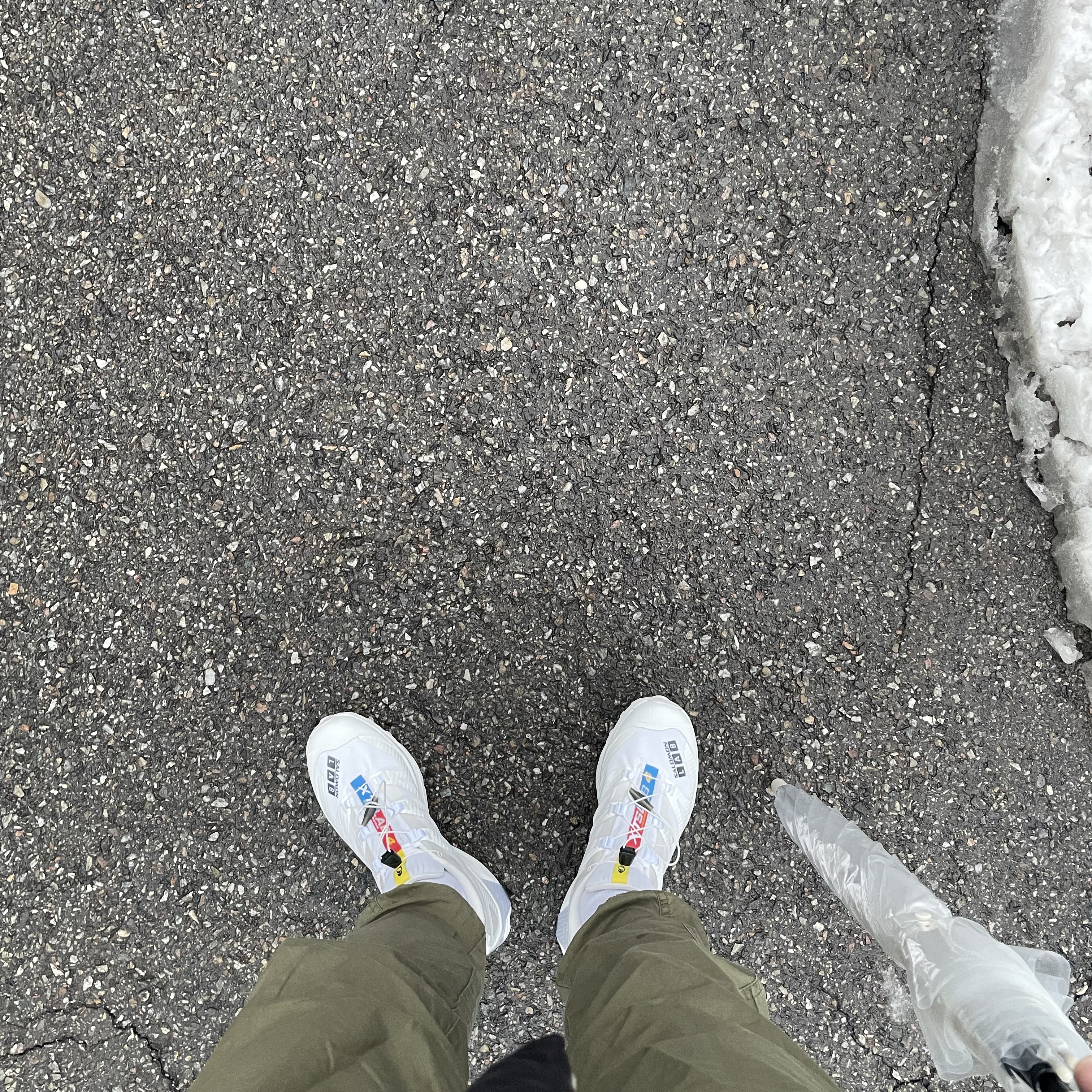 Salomon XT-4 White Lunar Rock 착용 스타일