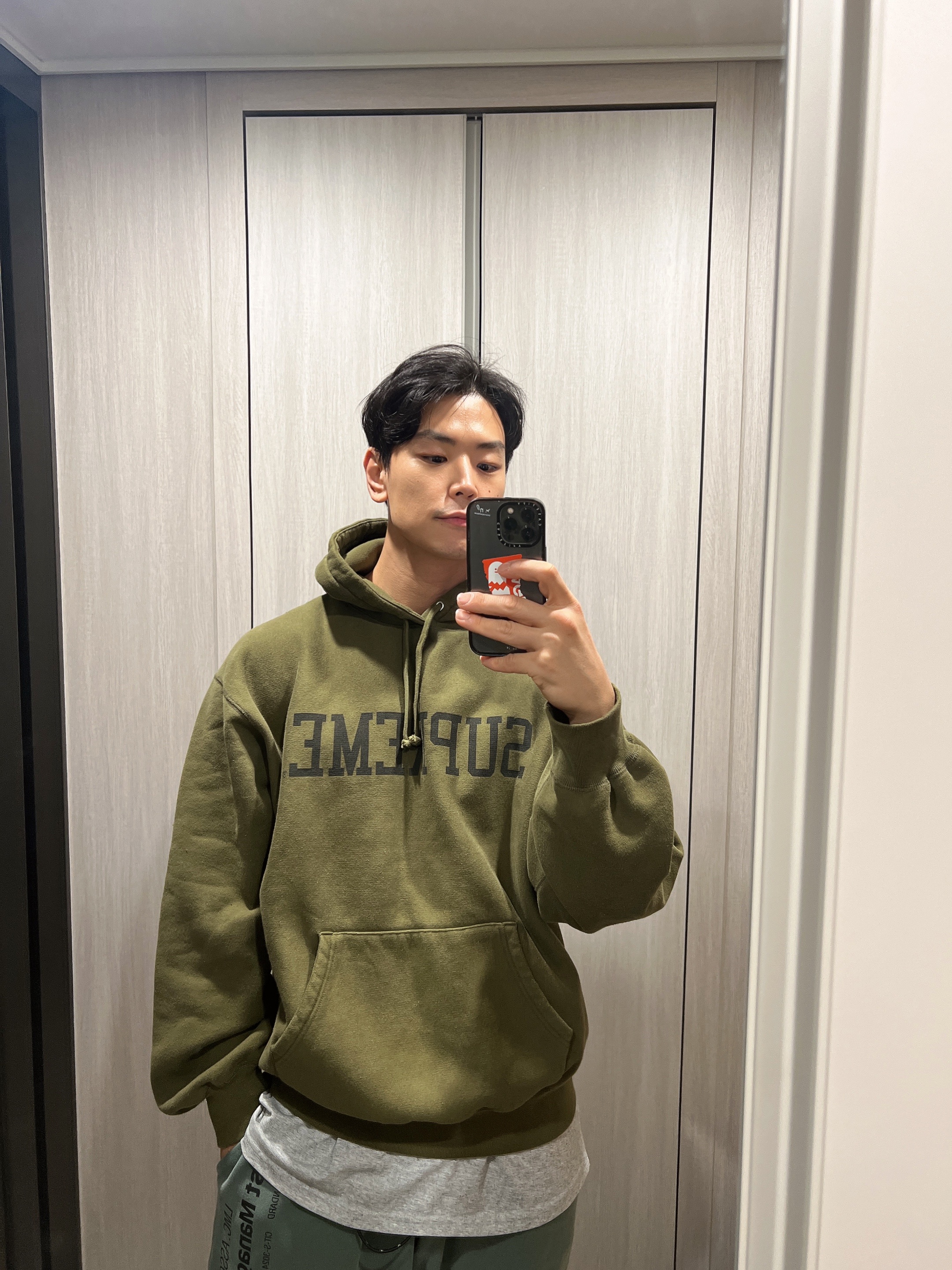 Supreme Varsity Hooded Sweatshirt Dark Olive - 23FW, Dr. Martens x WTAPS 1460 착용 스타일 - 3