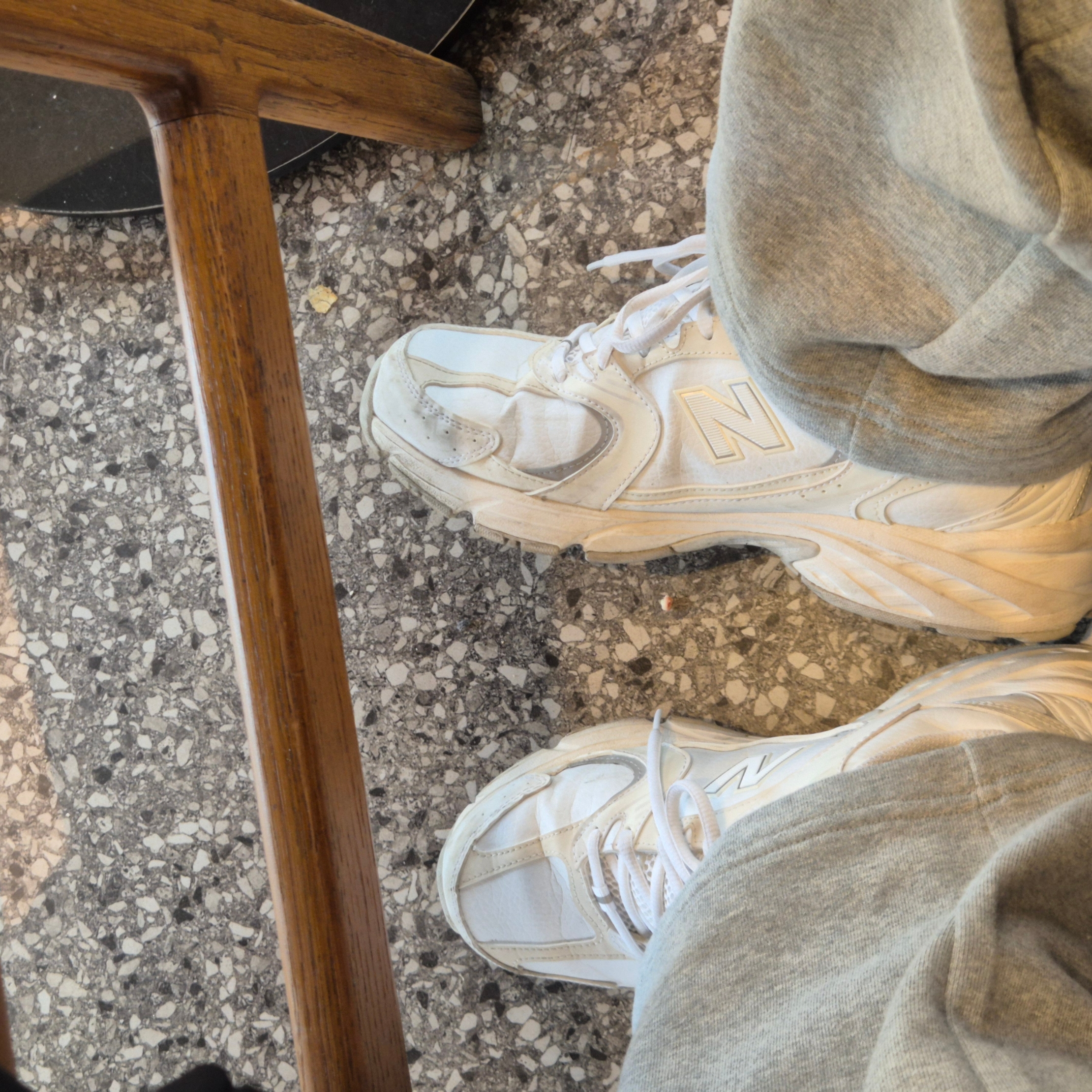 New Balance 530 White Cream 착용 스타일