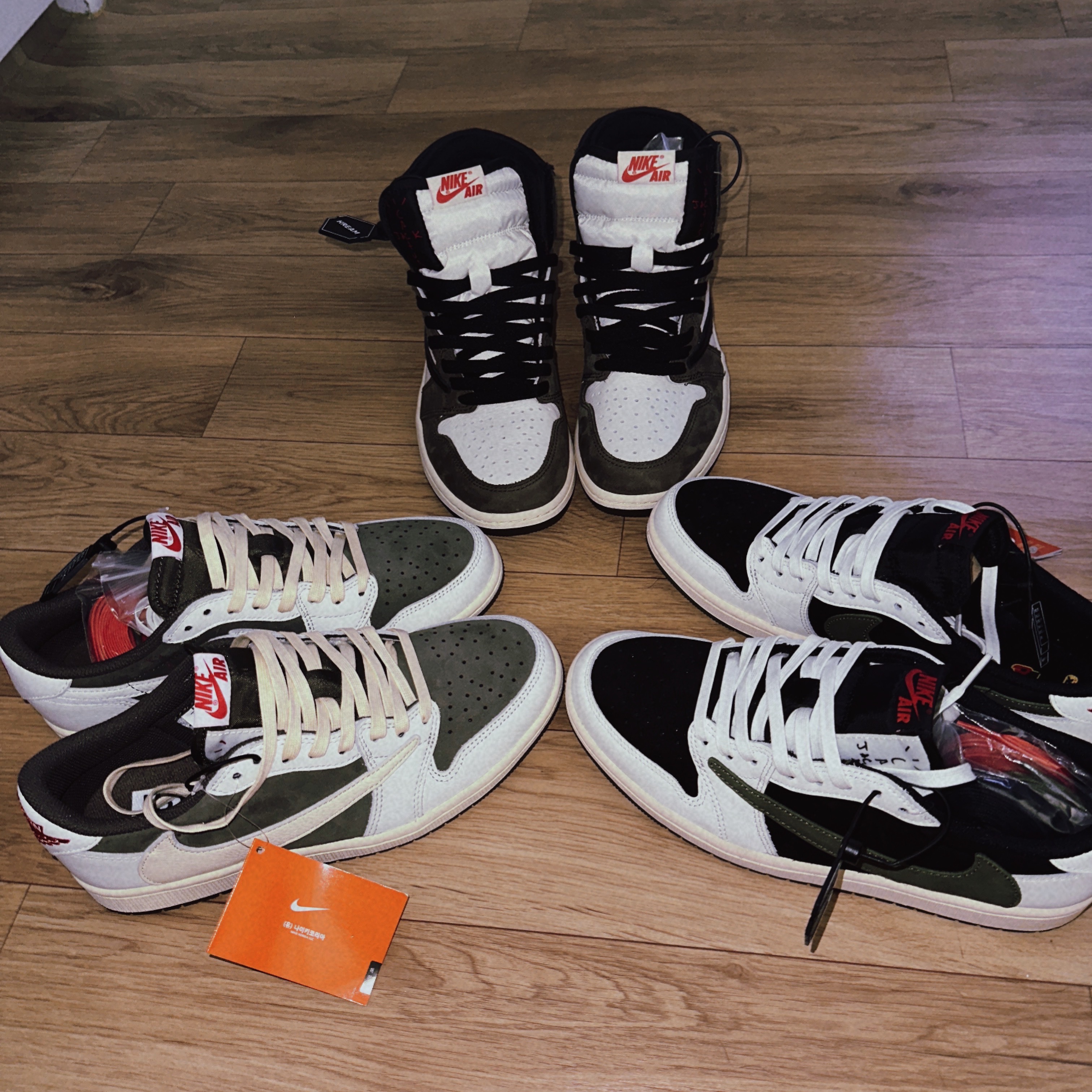 Jordan 1 x Travis Scott Retro Low OG SP Sail and Ridgerock, Jordan 1 x Travis Scott Retro High OG SP Mocha 착용 스타일 - 3