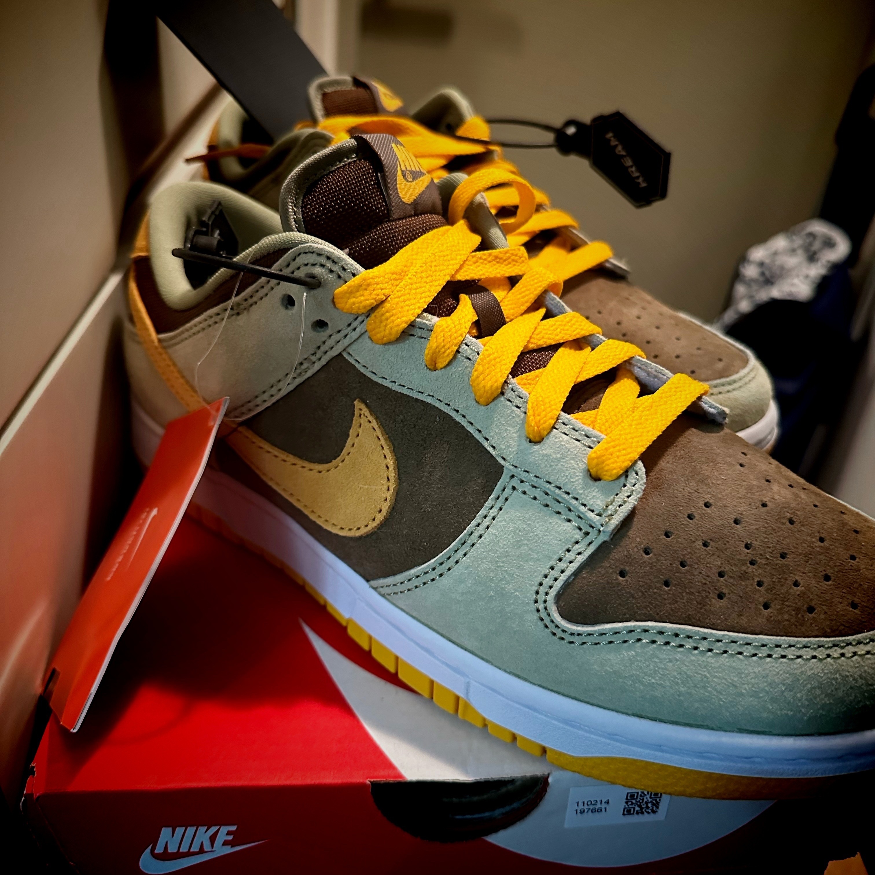 Nike Dunk Low SE Dusty Olive 착용 스타일 - 3