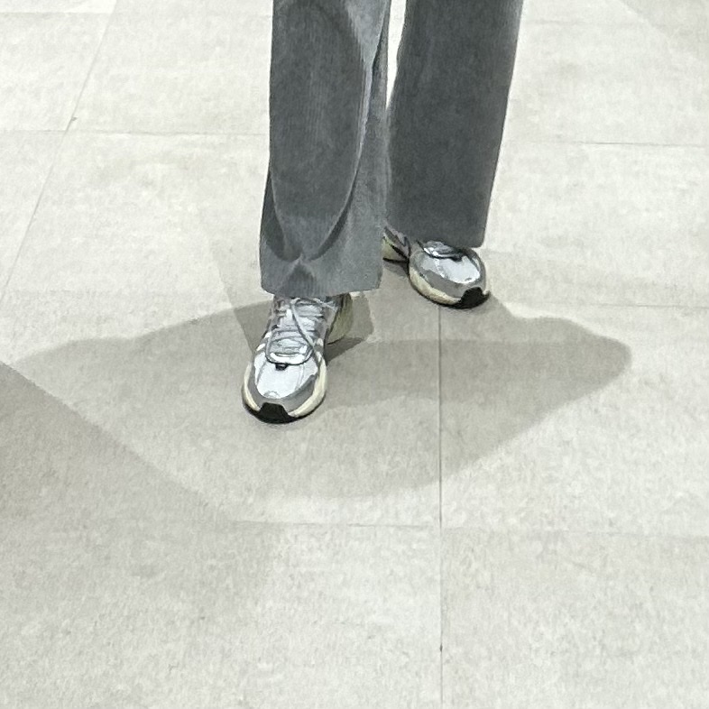 Nike V2K Run Summit White Metallic Silver 착용 스타일 - 1