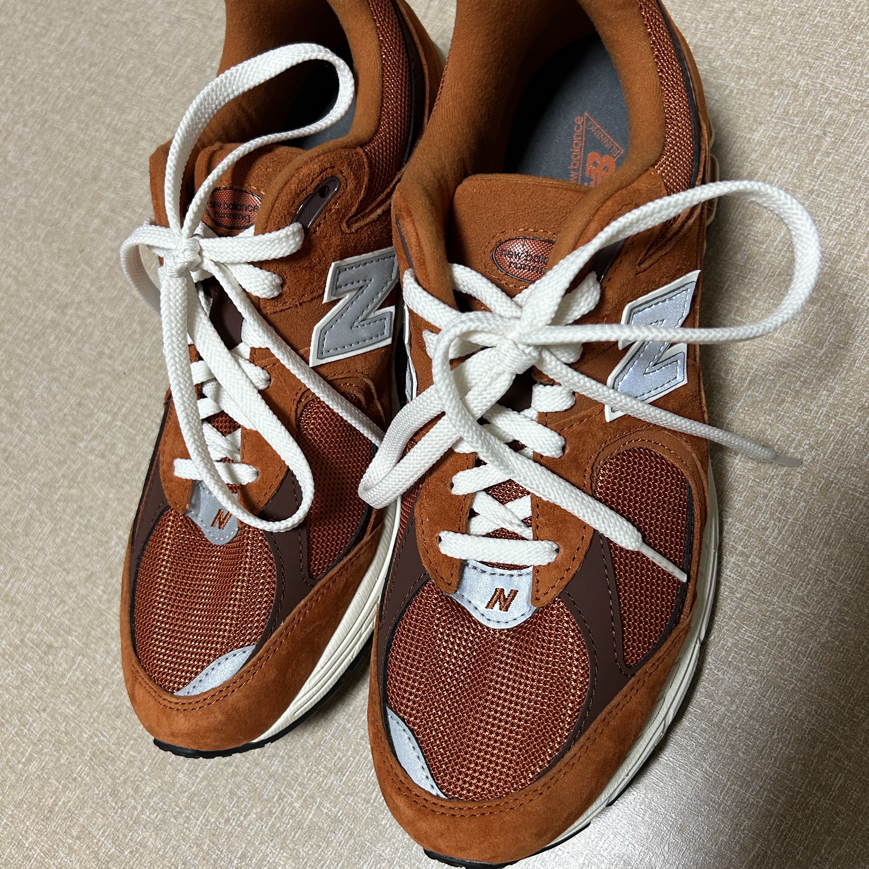 New Balance 2002R Rust Oxide 착용 스타일