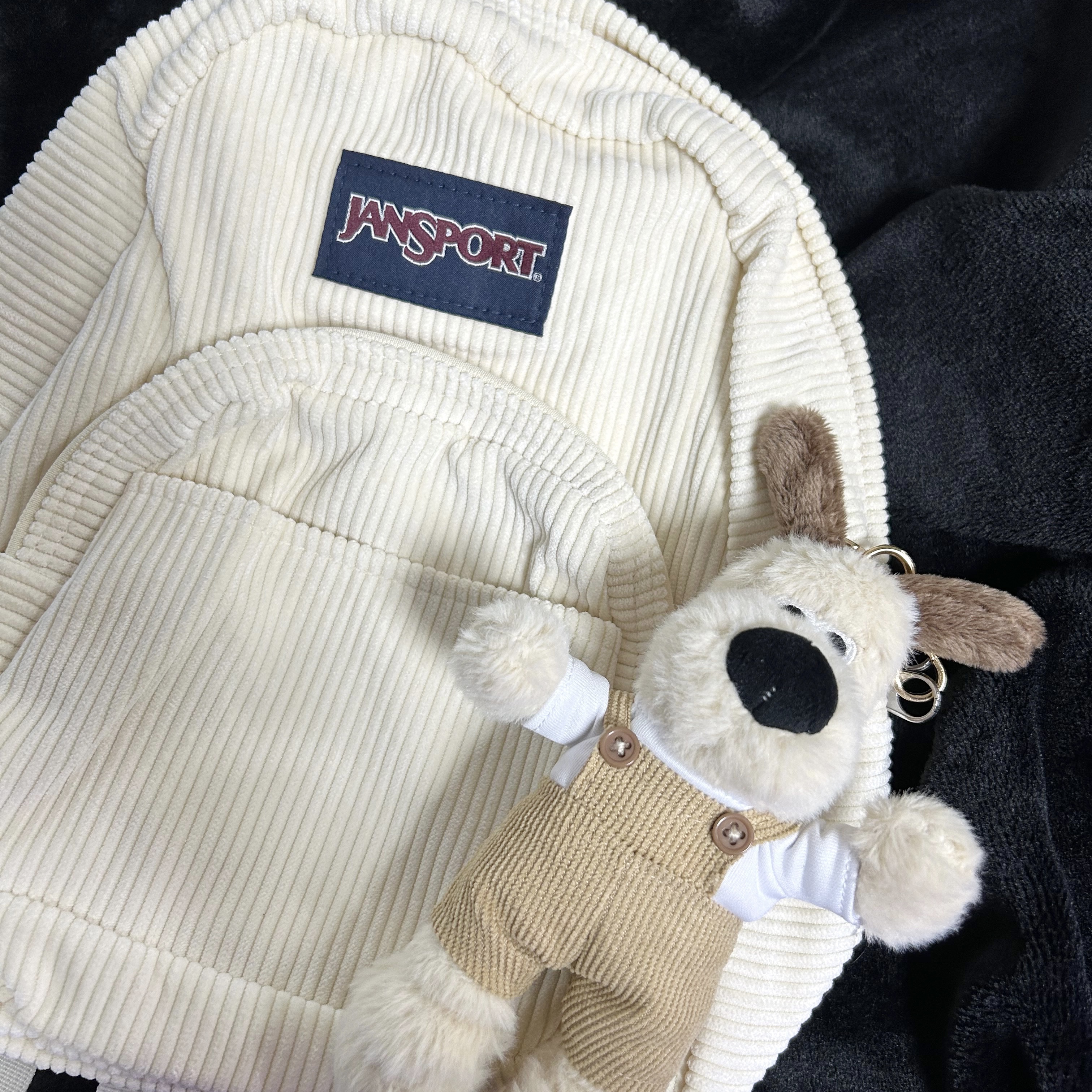 Jansport Half Pint Mini Backpack Coconut Corduroy 착용 스타일