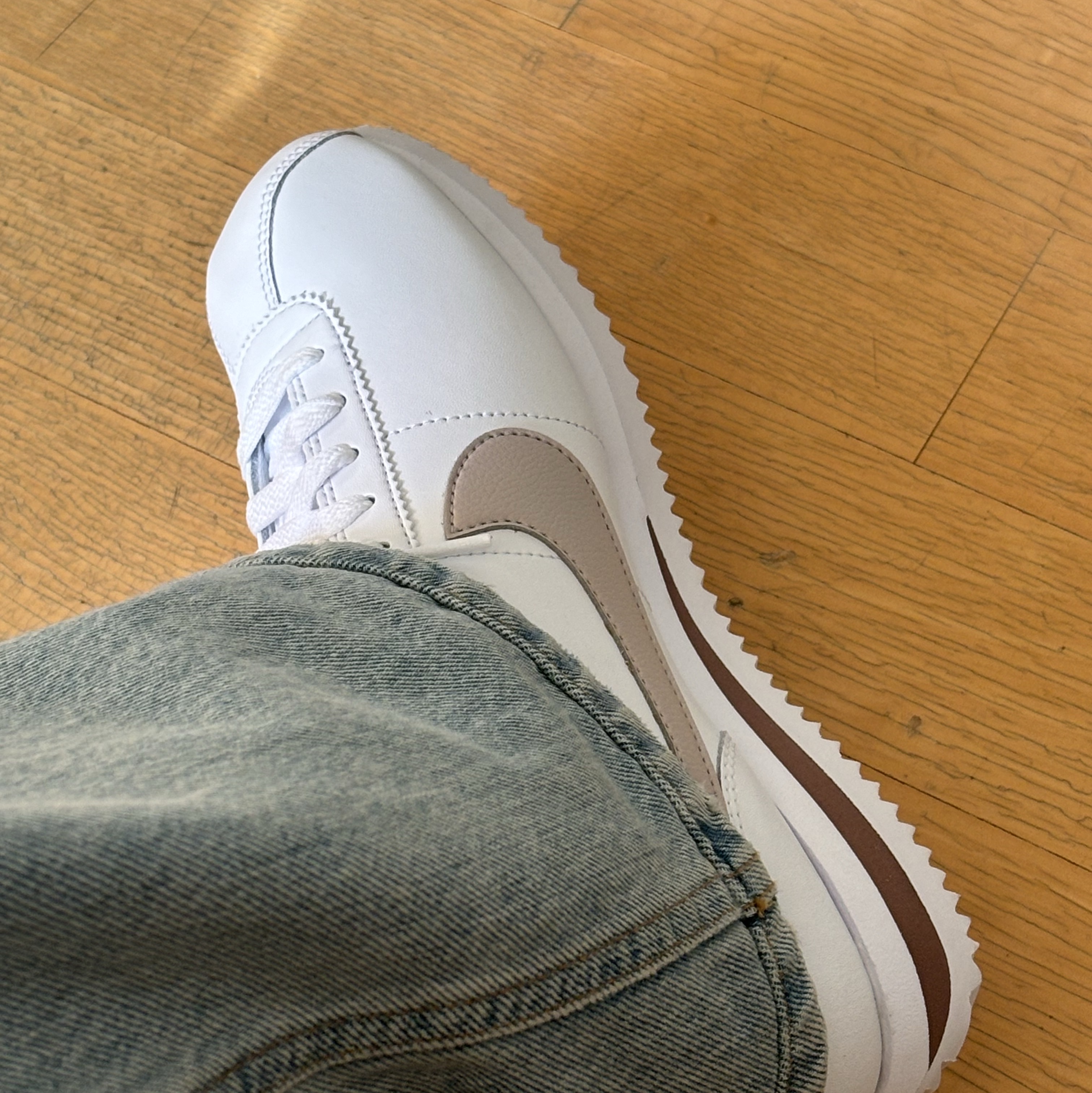 (W) Nike Cortez White Platinum Violet 착용 스타일