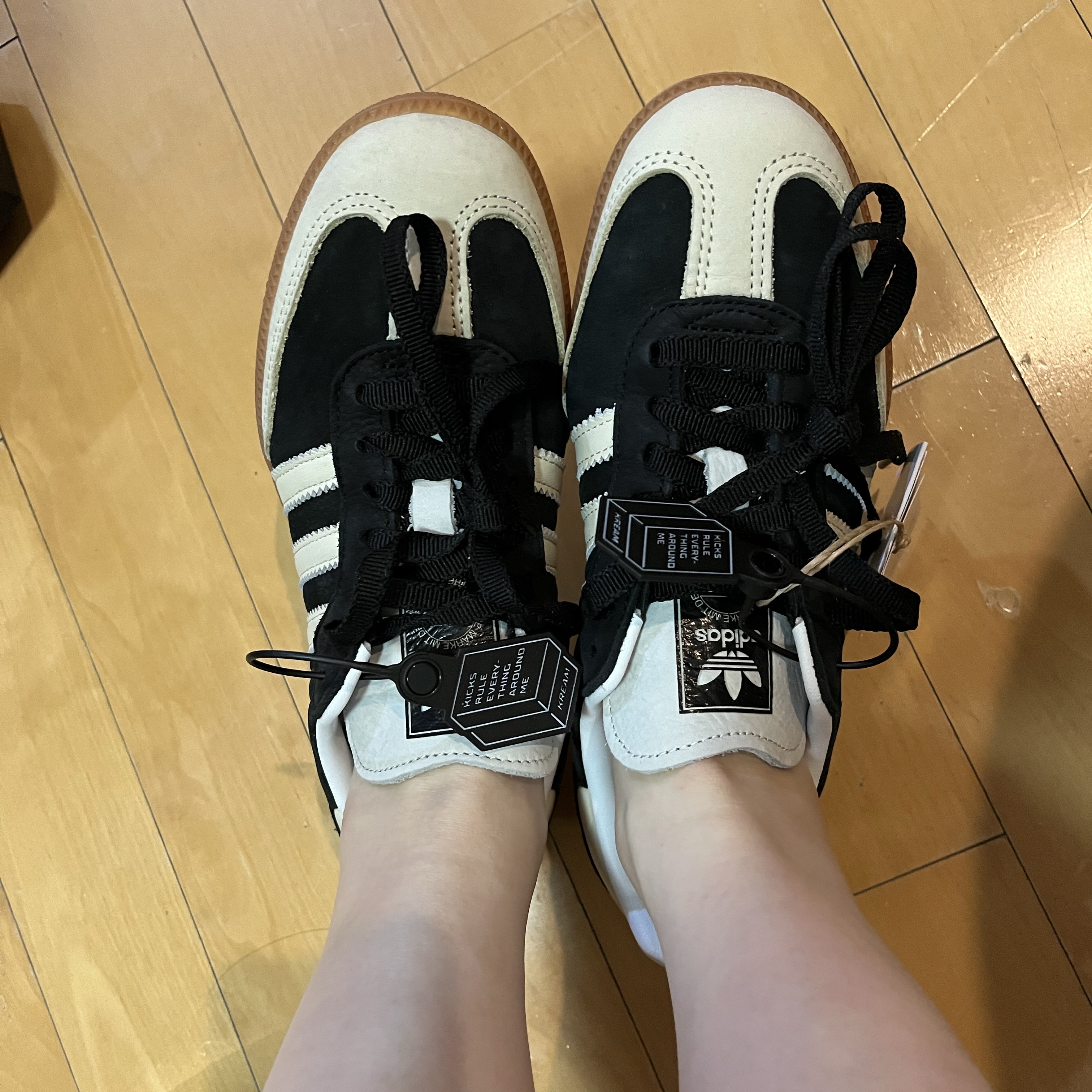(W) Adidas Samba OG Core Black Wonder White 착용 스타일 - 2