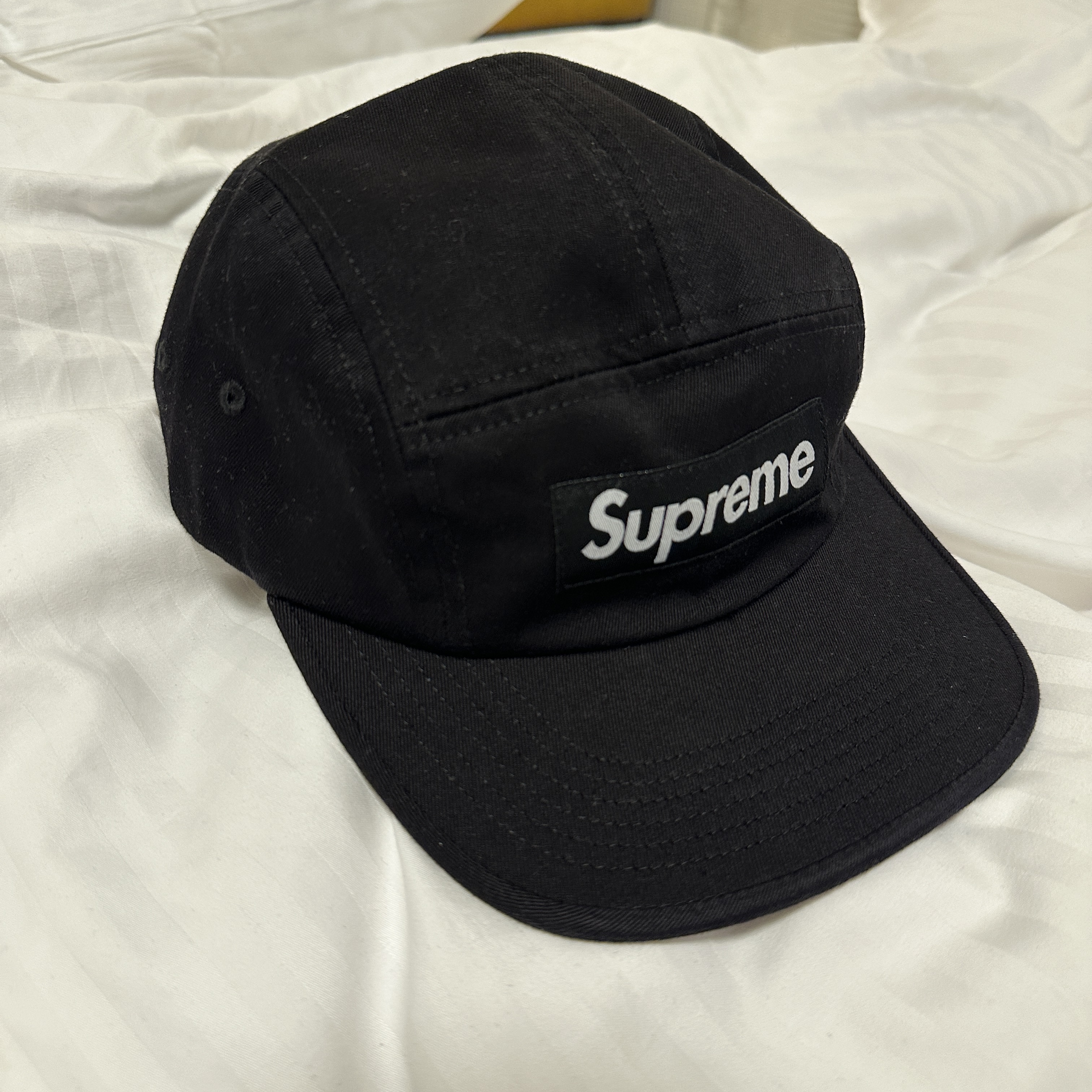 Supreme Washed Chino Twill Camp Cap Black 착용 스타일 - 1