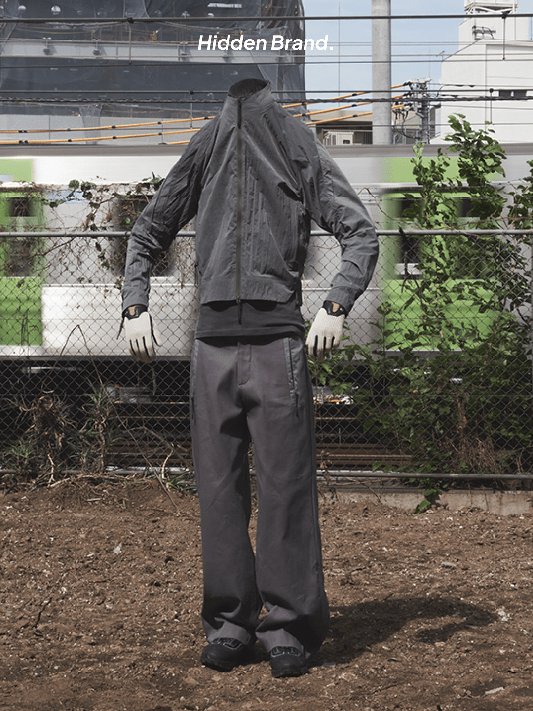 J.L-A.L Dewal Pants Dark Grey, Hoka x J.L-A.L Tor Ultra Low Desert Taupe Rock Ridge 착용 스타일 - 3
