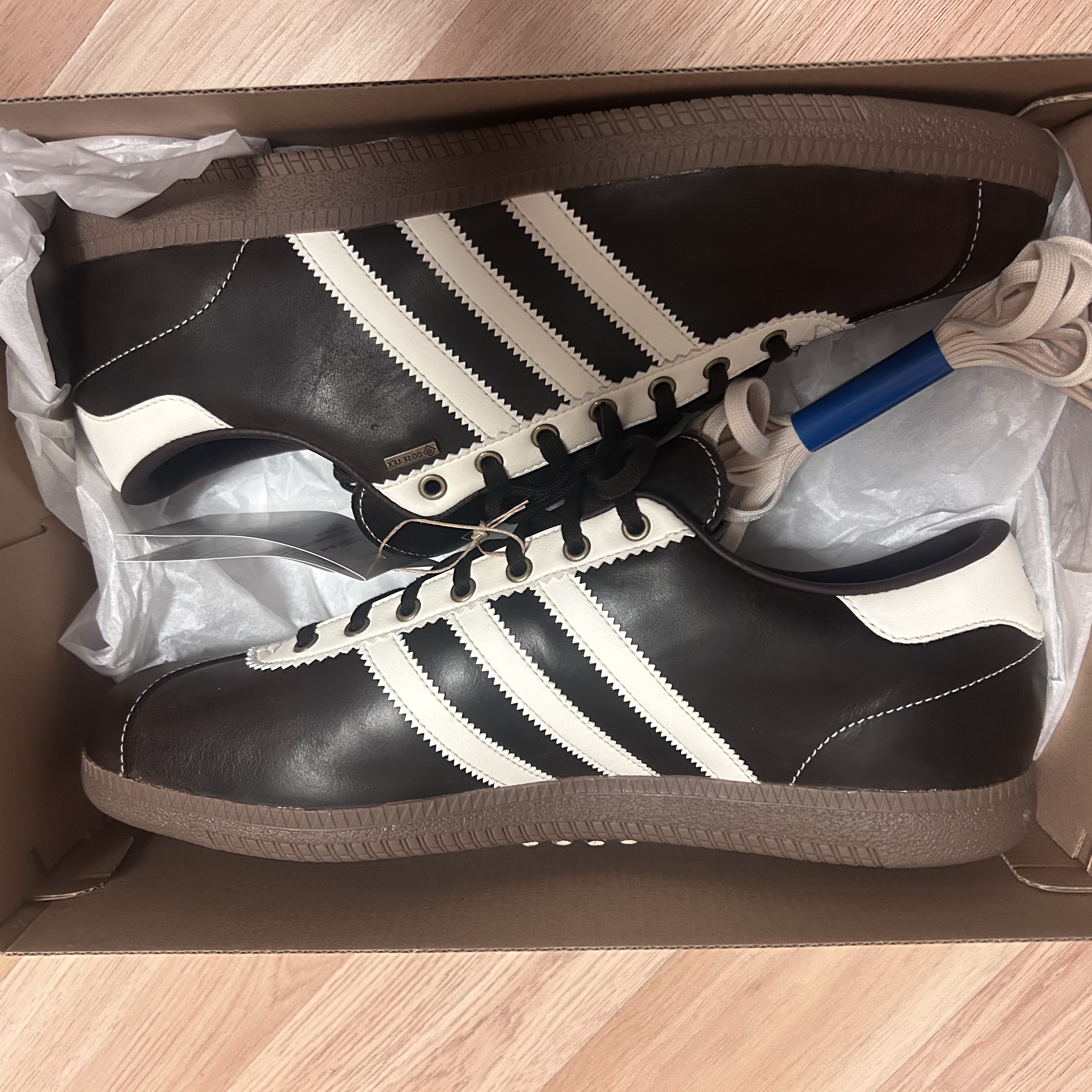 Adidas Bern GTX Dark Brown Cream White 착용 스타일 - 6