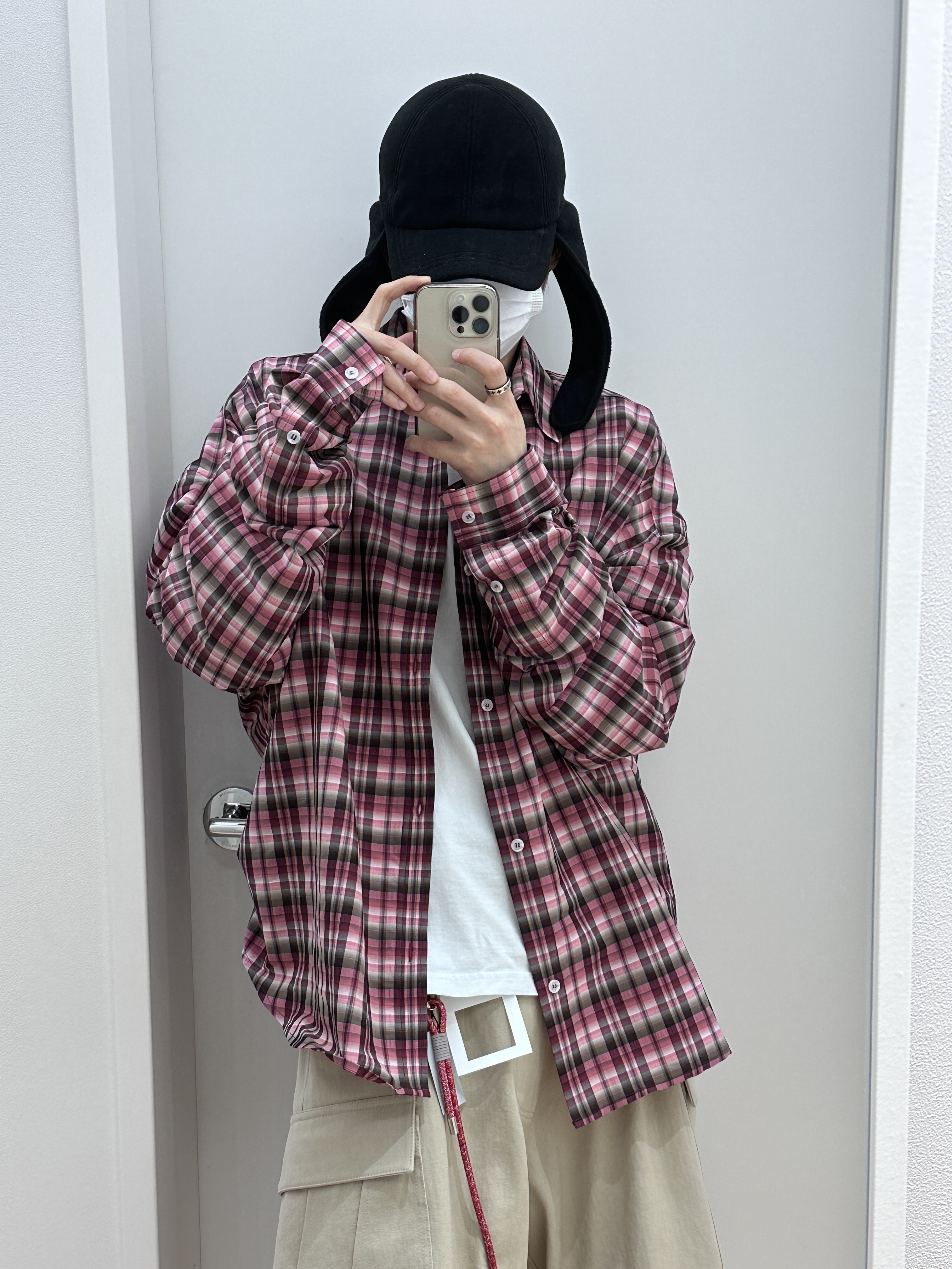 Nonnod Side Zip Cargo Pants Beige, Nonnod Flexible String Check Shirts Pink 착용 스타일 - 4