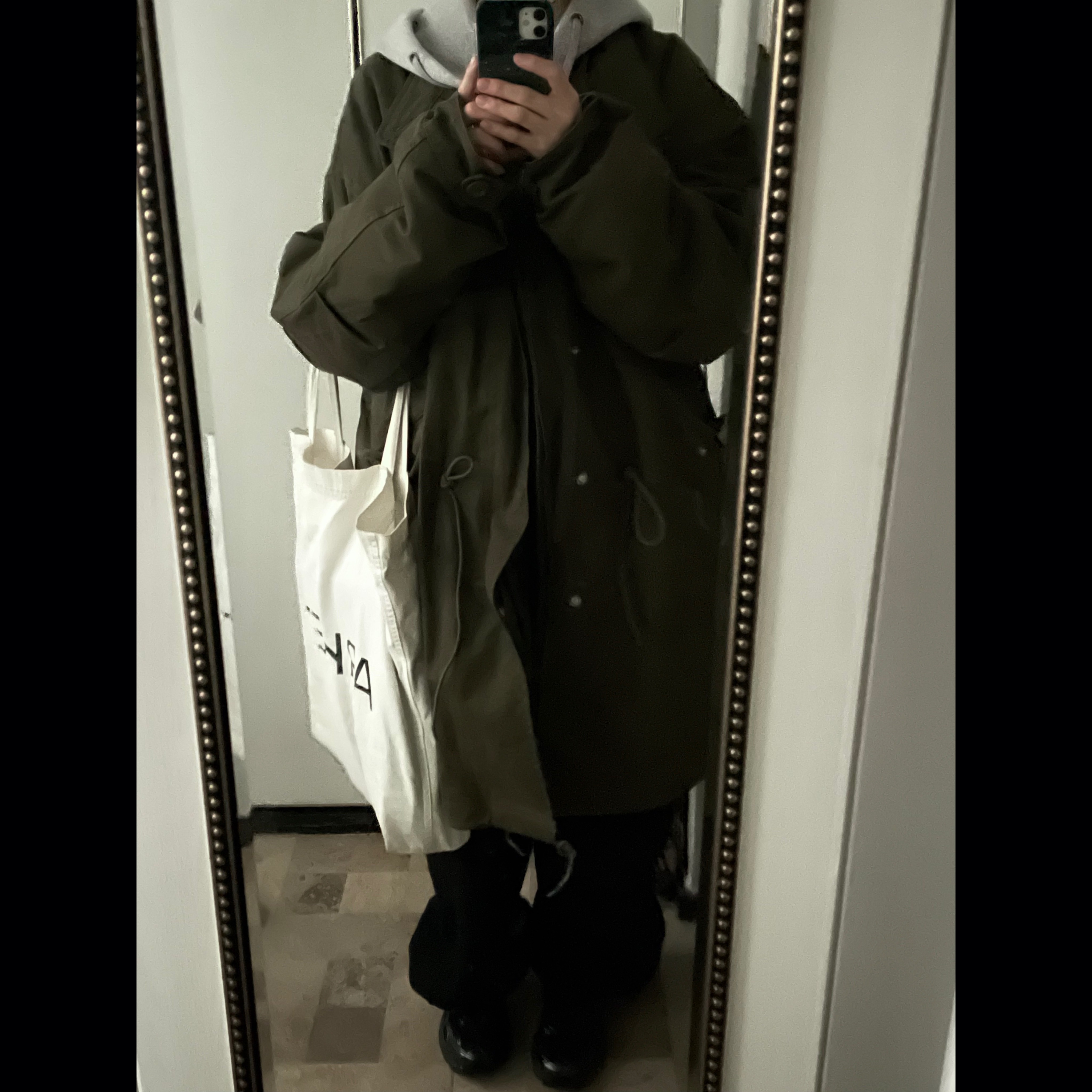 Nike V2K Run Black Anthracite, Arket Canvas Tote Bag Off White 착용 스타일