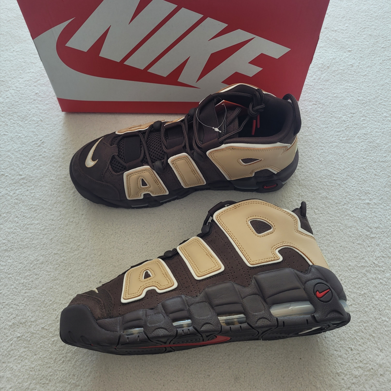 Nike Air More Uptempo 96 Baroque Brown Sesame 착용 스타일