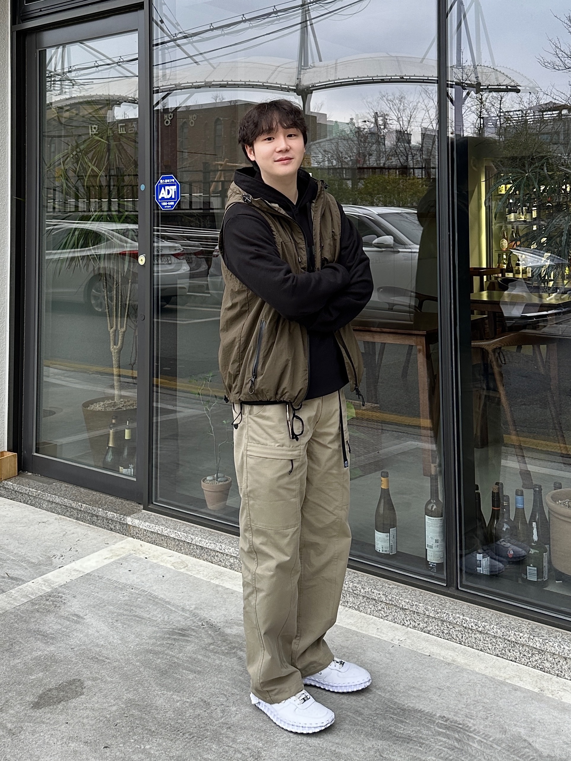 Nike x Jacquemus J Force 1 Low LX SP White, [KREAM 단독] Safarispot Basic Safari Hoodie Black 착용 스타일 - 1