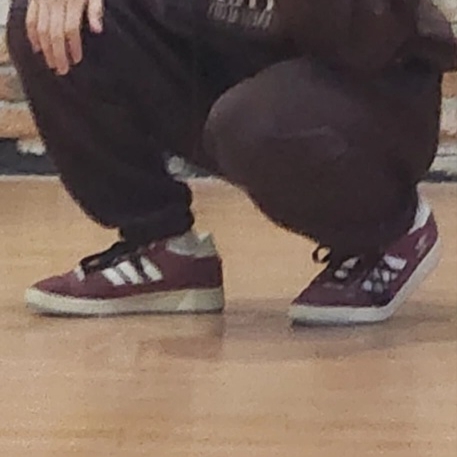Adidas Centennial 85 Low Burgundy Cream White 착용 스타일 - 2