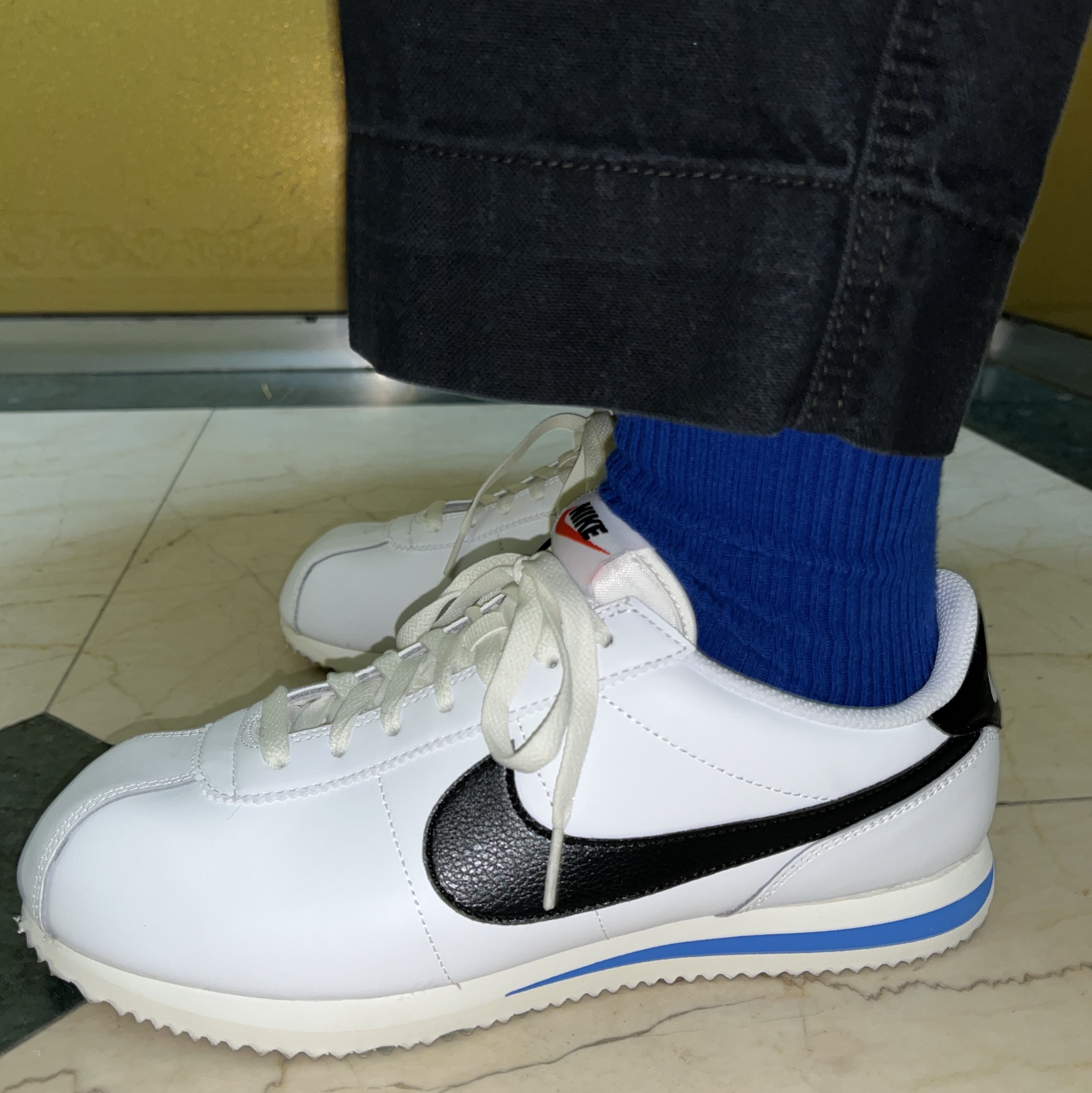 Nike Cortez White and Black 착용 스타일