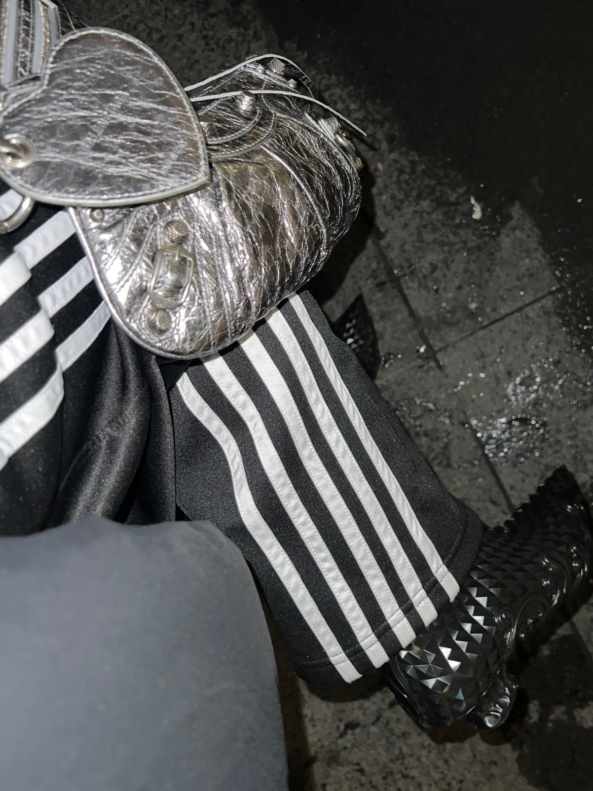 Yeezy Gap Engineered By Balenciaga Round Jacket 2 Black, Balenciaga Le Cagole Mini Multipouch Metallized Silver 착용 스타일 - 4
