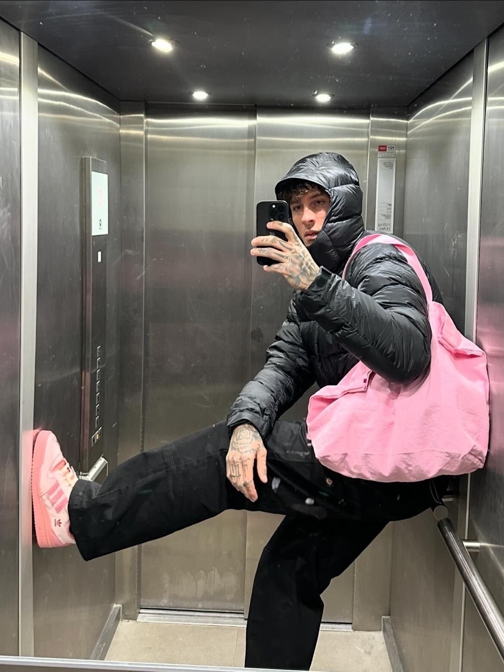 Nike ACG Therma-Fit ADV Lunar Lake Puffer Jacket Black - Asia, Palace x C.P. Company DD Shell Ripstop Explorer Jacket Mazarine Blue - 23FW 착용 스타일 - 2