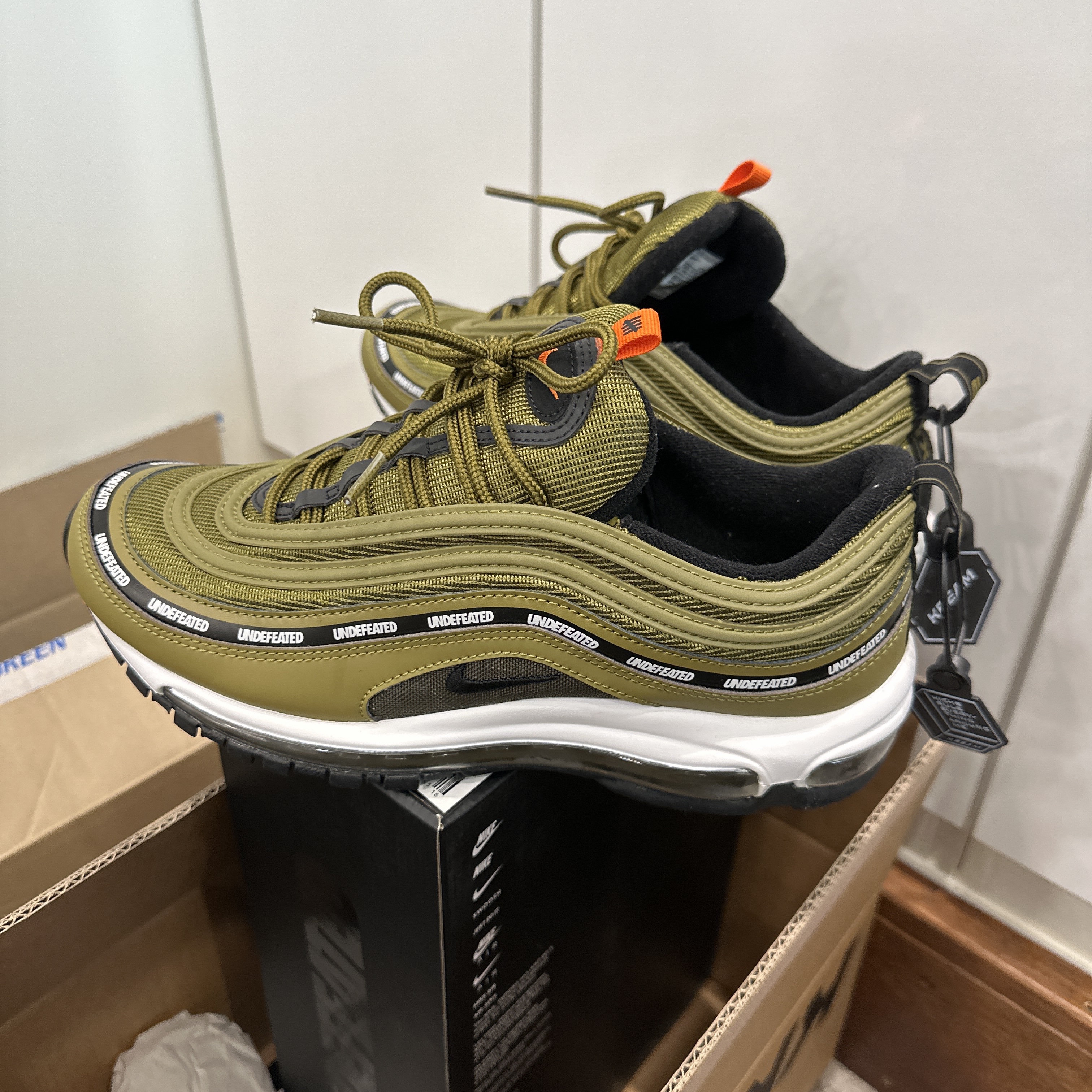 Nike x Undefeated Air Max 97 Militia Green 착용 스타일