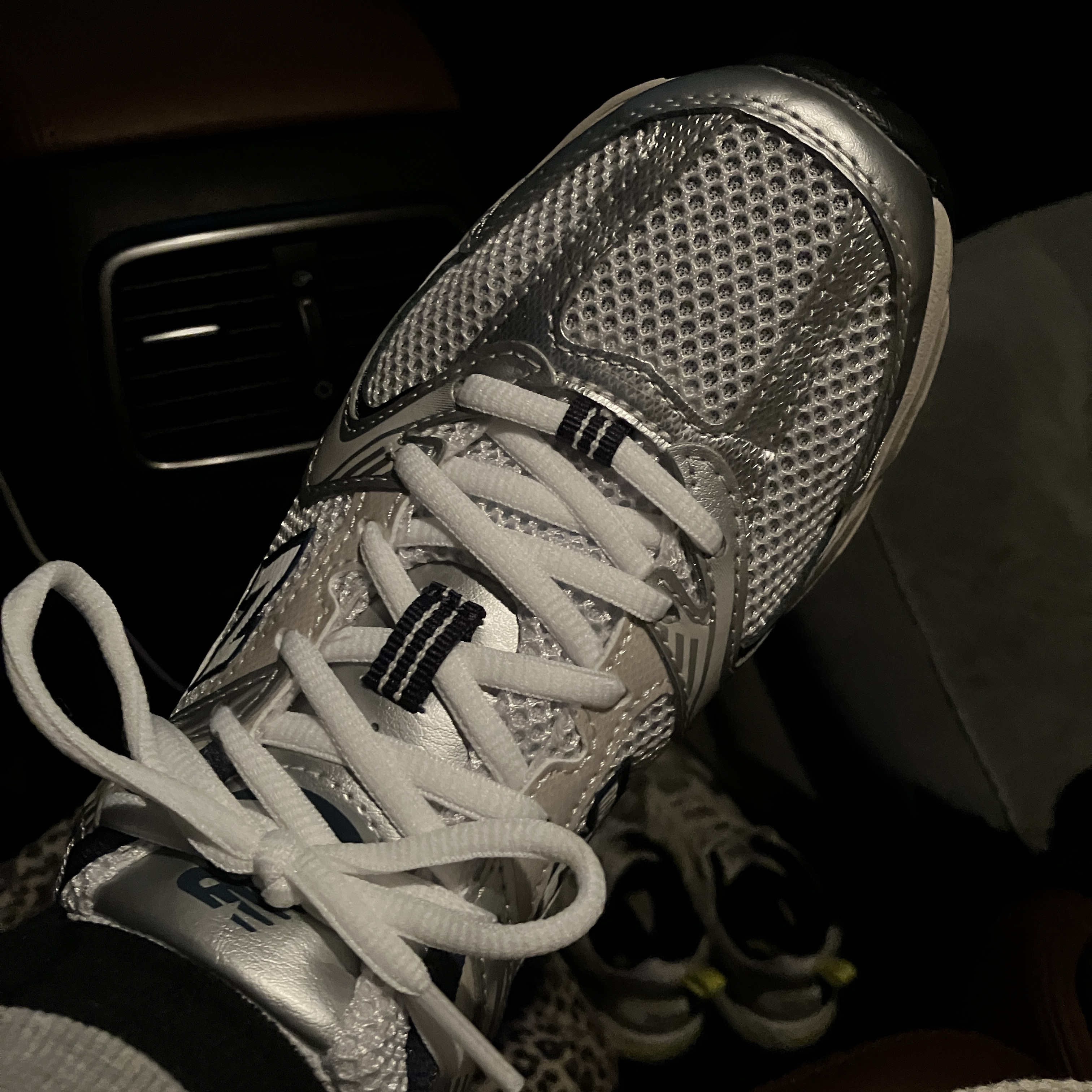New Balance 530 Steel Grey 착용 스타일 - 2