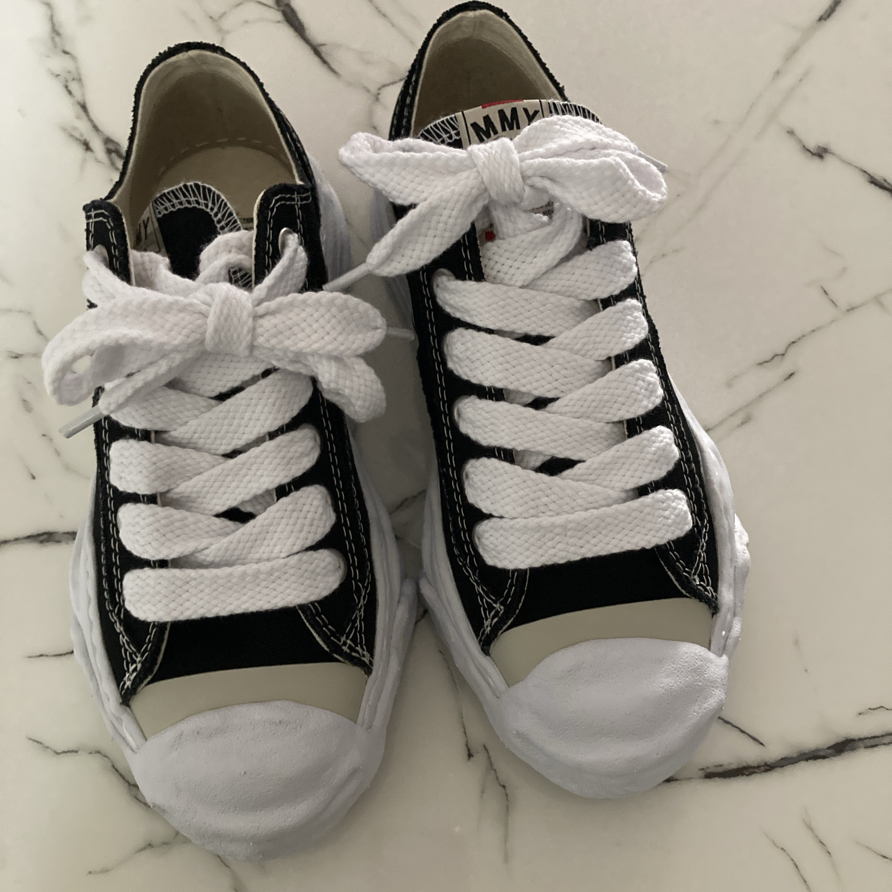 Maison Mihara Yasuhiro Hank OG Sole Canvas Low-top Sneakers Black 착용 스타일