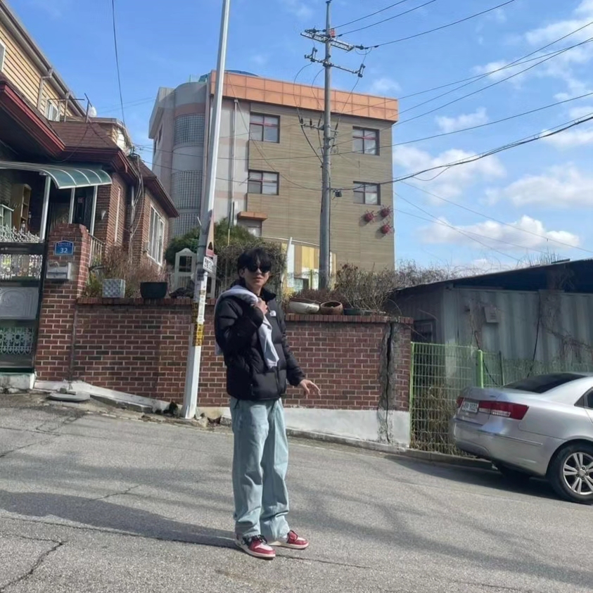 Jordan 1 x Off-White Retro High Chicago The Ten, The North Face 1996 Eco Nuptse Jacket Black 착용 스타일 - 2