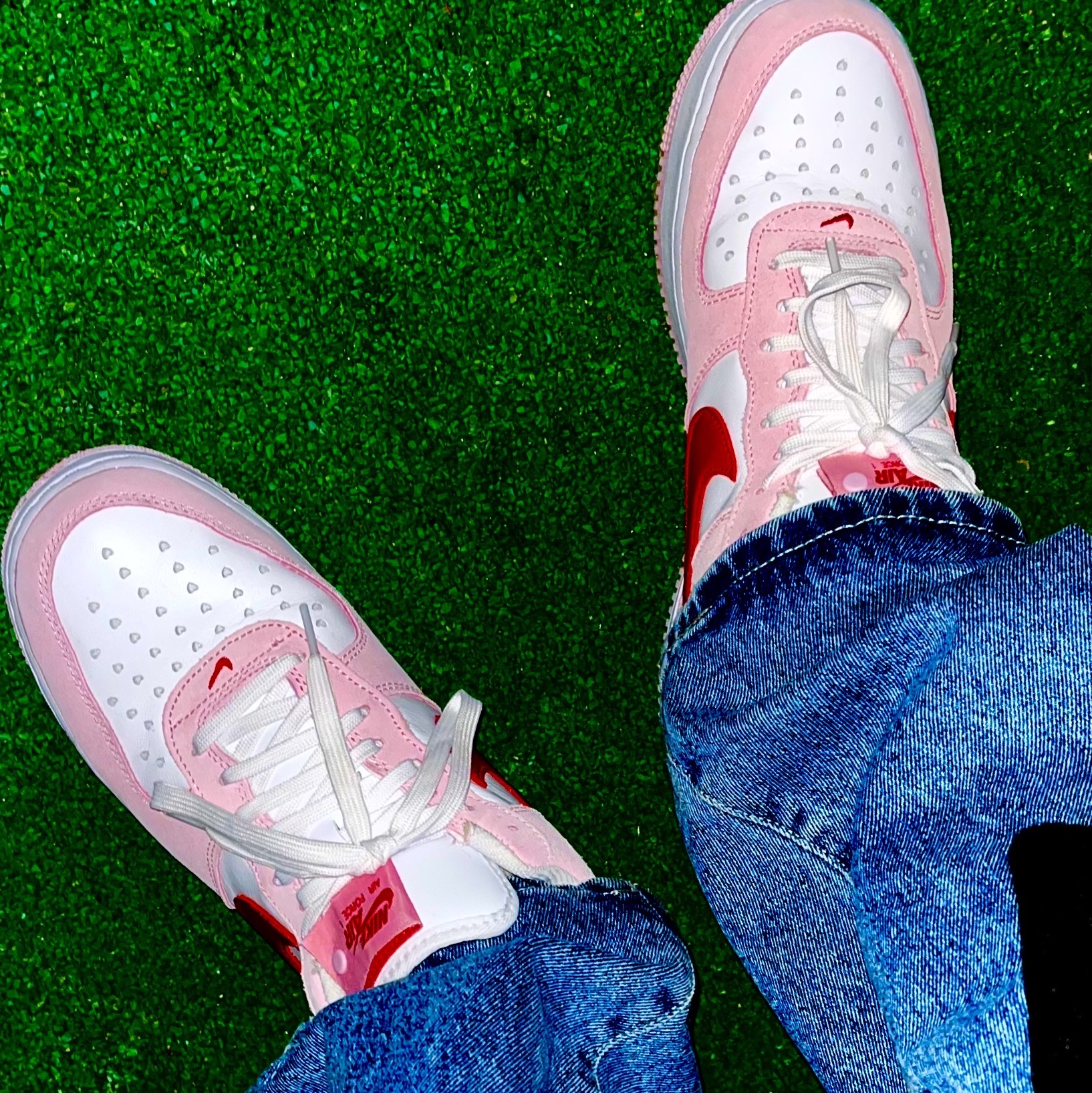 Nike Air Force 1 '07 QS Valentine's Day 착용 스타일