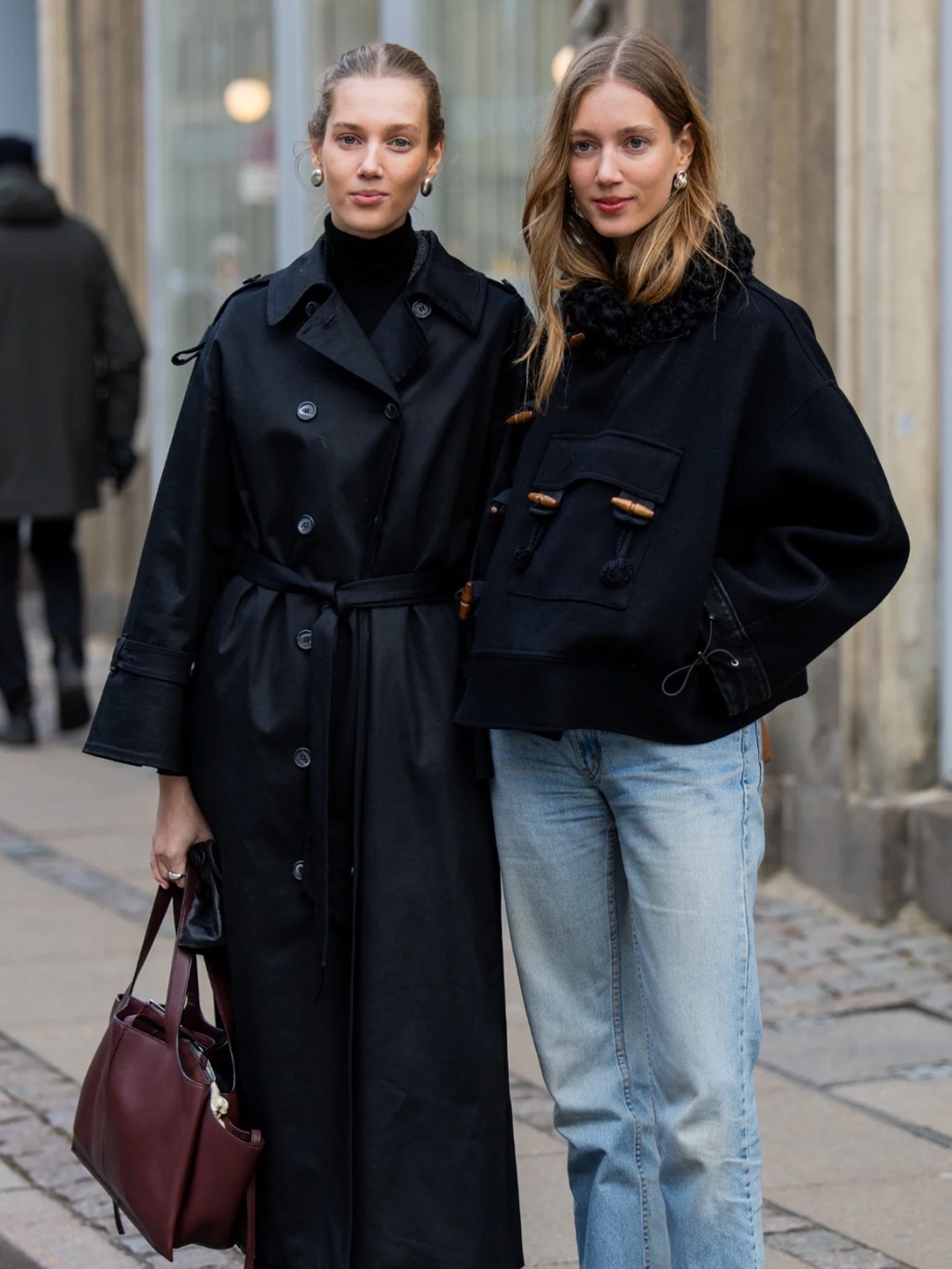 (W) Burberry Long Leather Trench Coat Black, (W) Burberry Cotton Blend Trench Dress Black 착용 스타일 - 3