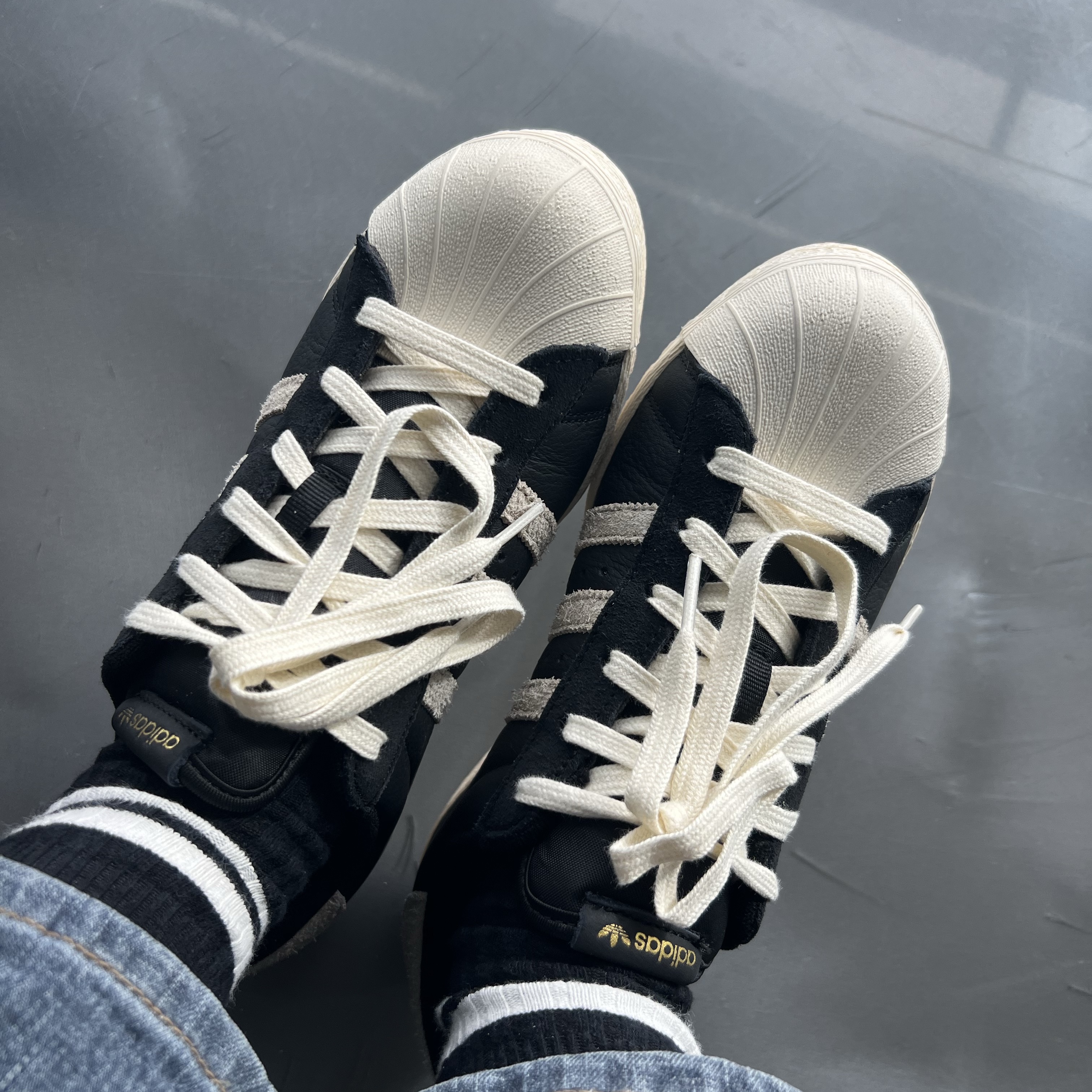 Adidas Superstar 82 Black White 착용 스타일