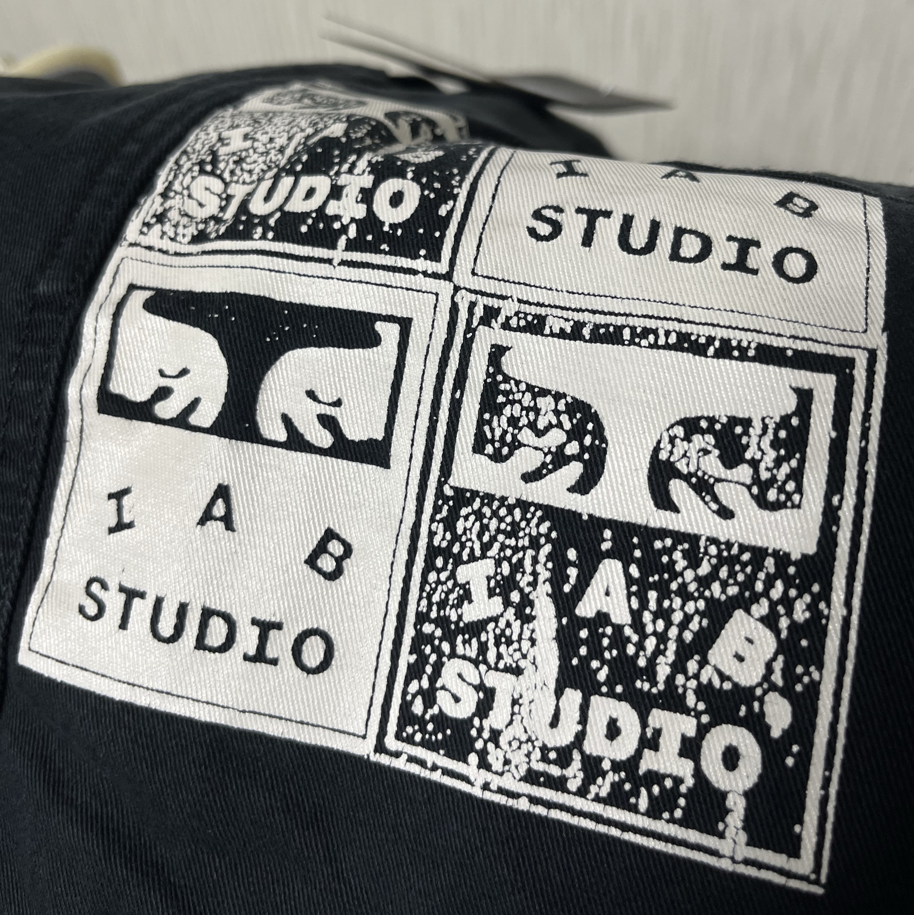 IAB Studio x Obey Poster Carpenter Pants Anthracite 착용 스타일