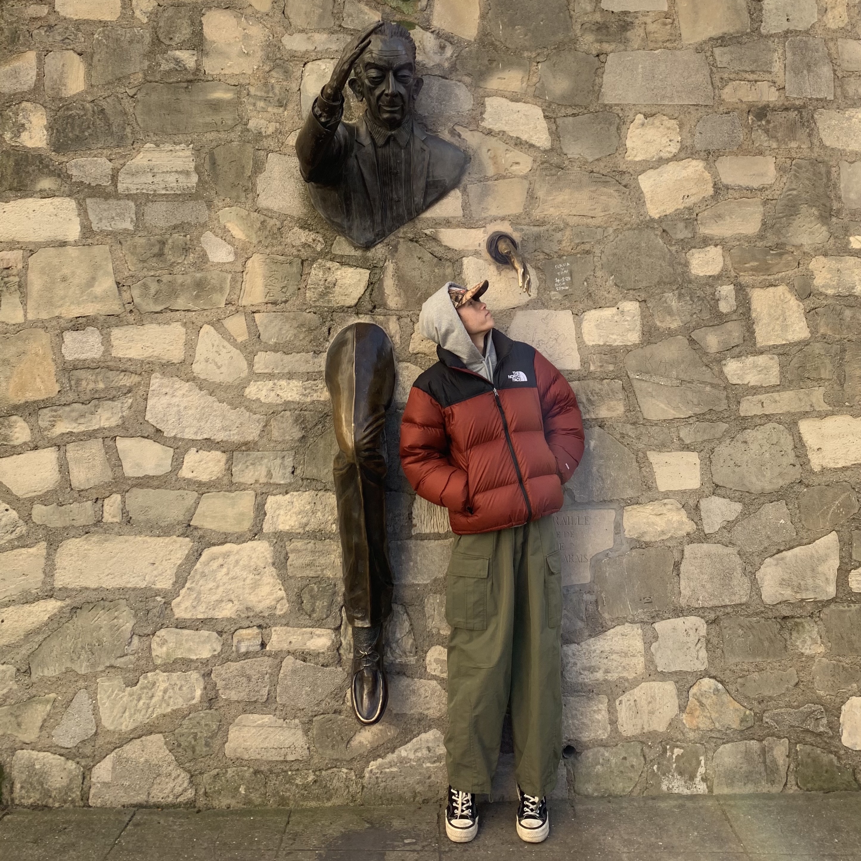 The North Face 1996 Retro Nuptse Jacket Brick House Red, Converse Chuck 70 High Plus Black 착용 스타일 - 1