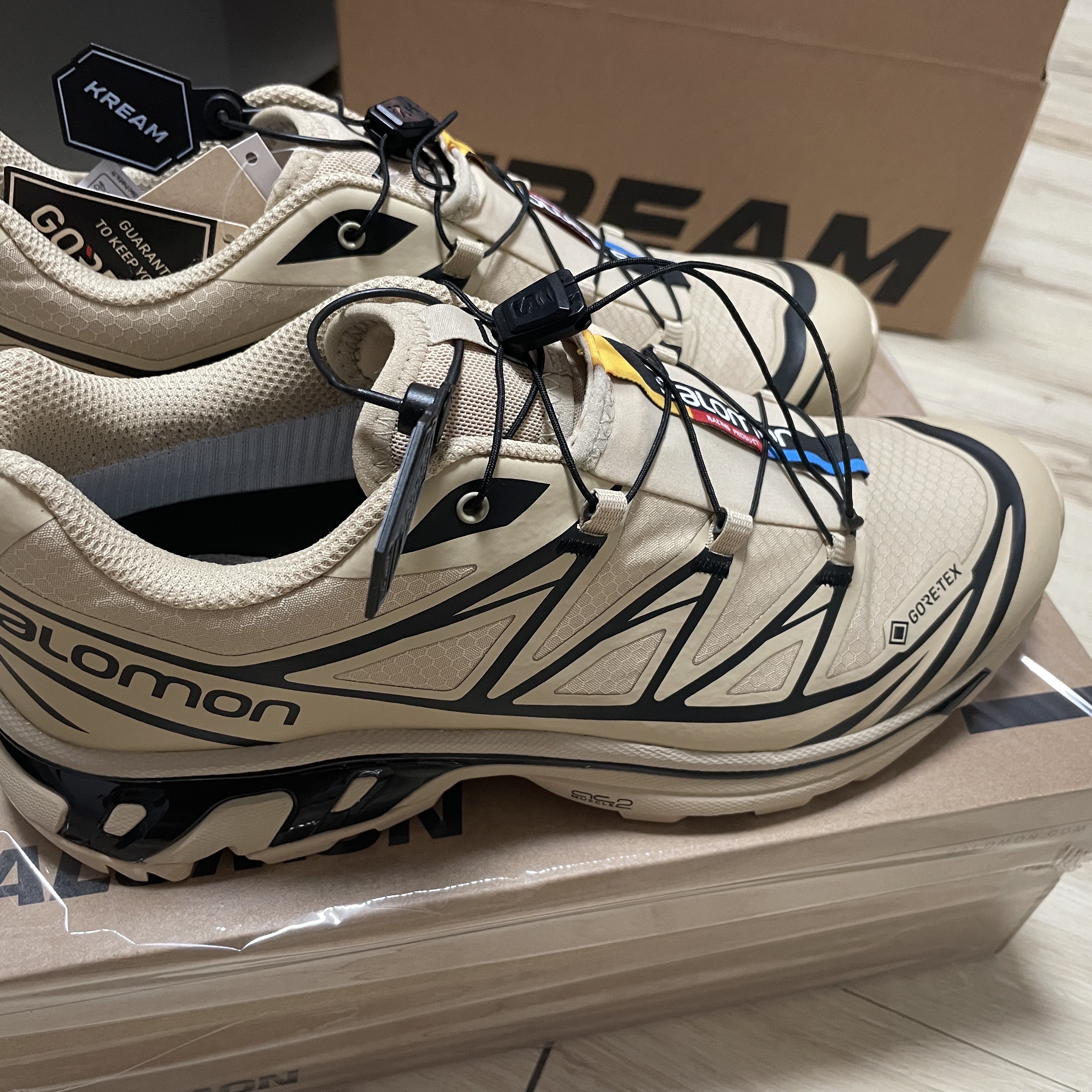 Salomon XT-6 GTX Safari Black 착용 스타일 - 2