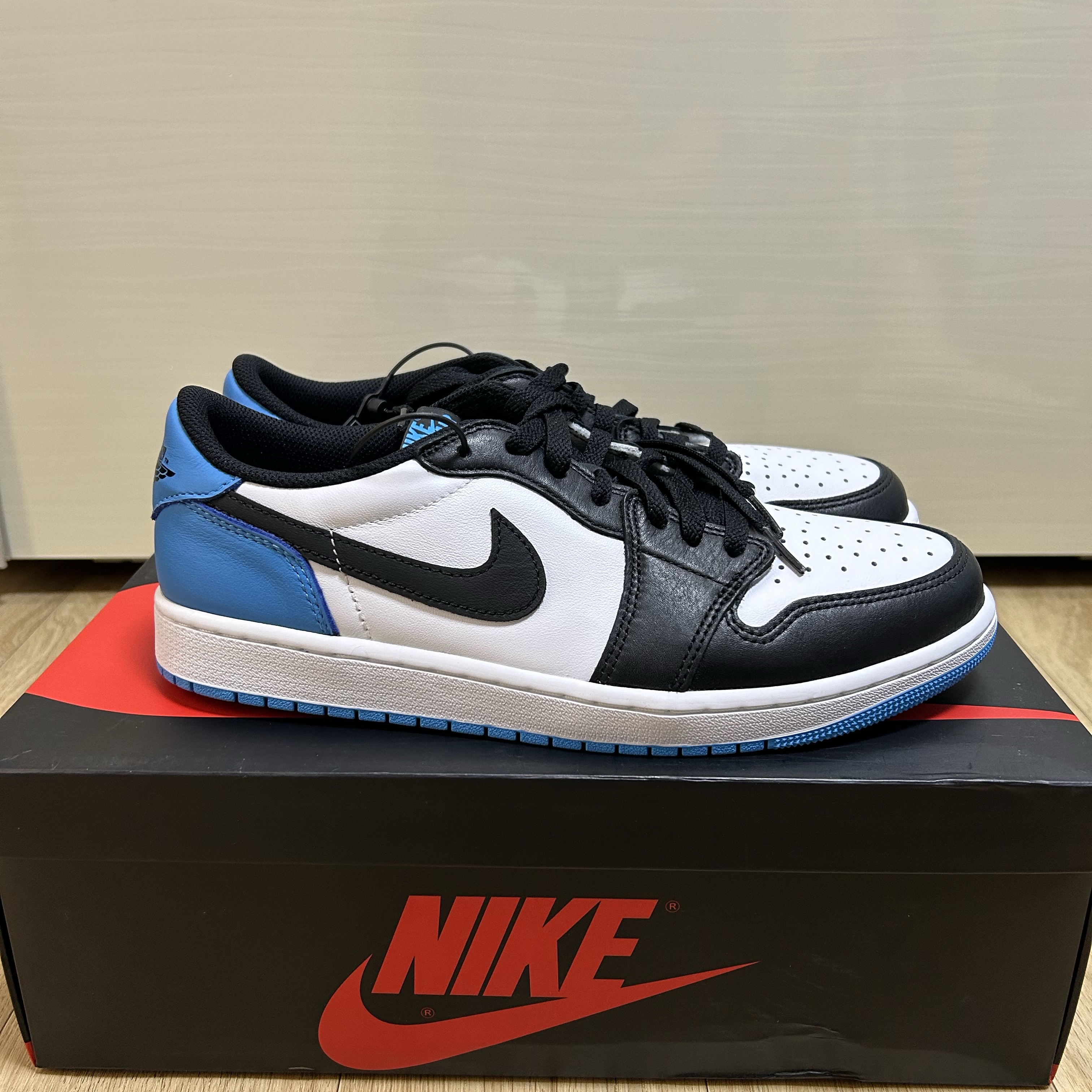 Jordan 1 Retro Low OG Black and Dark Powder Blue 착용 스타일