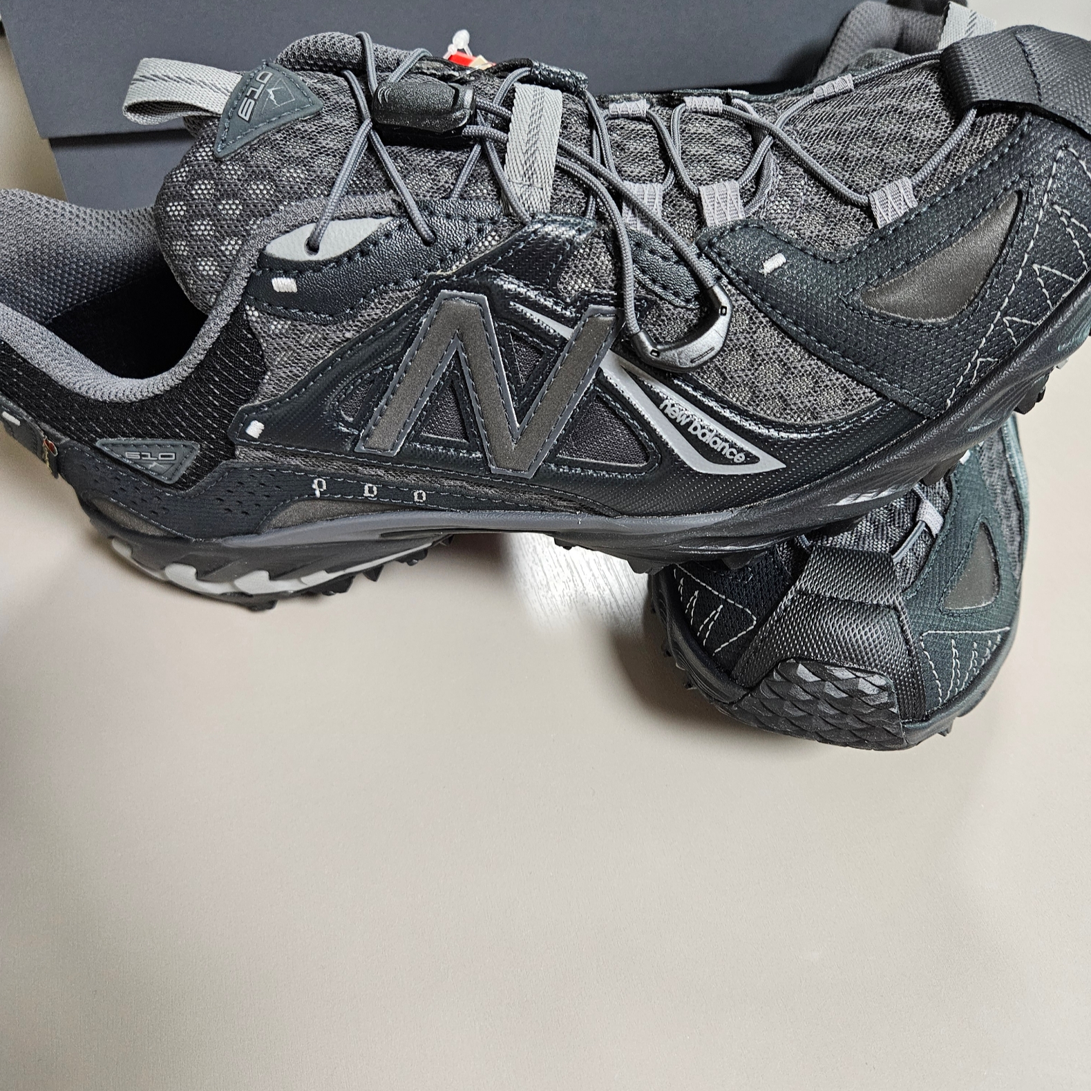 New Balance ML610Xv1 Phantom Magnet - D Standard 착용 스타일