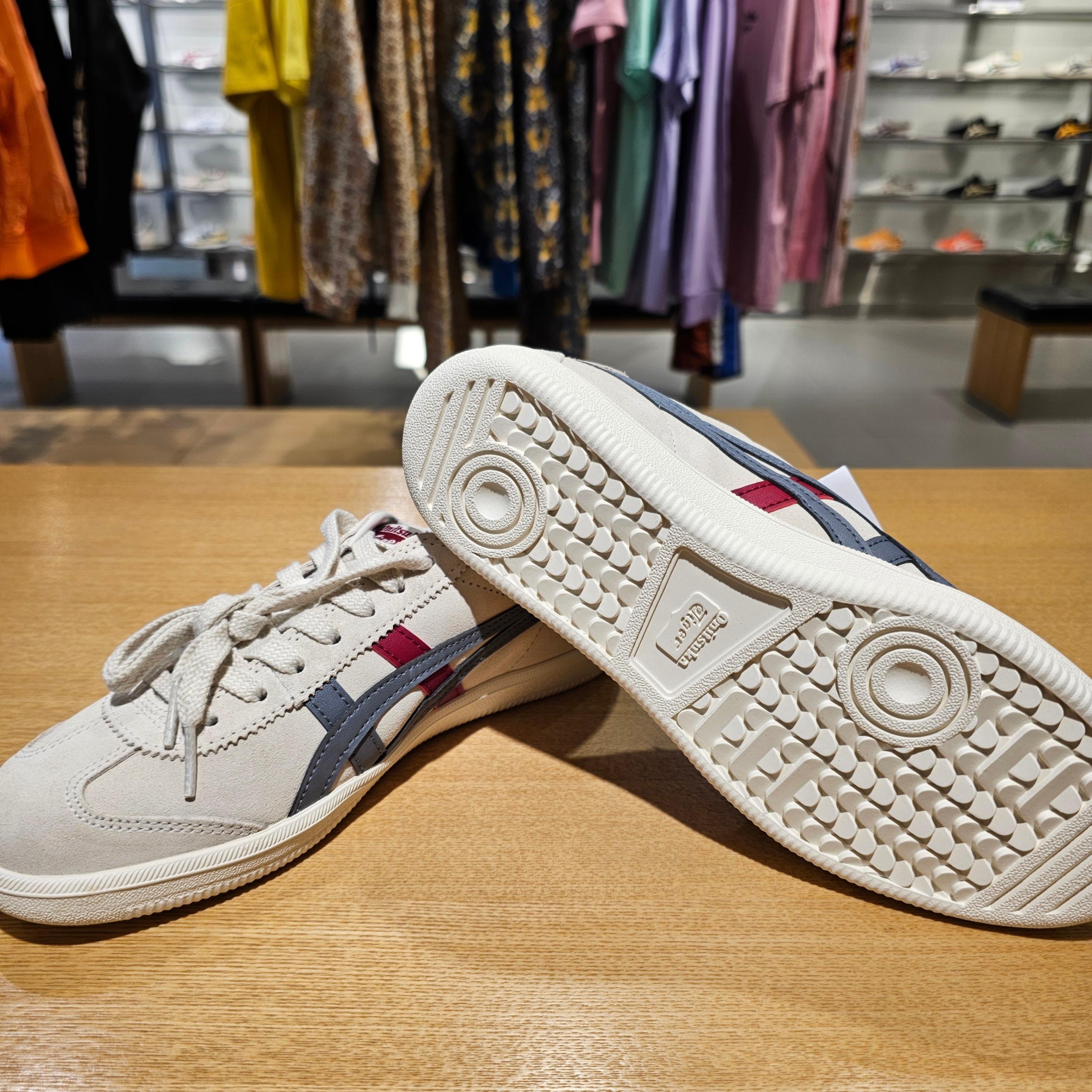 Onitsuka Tiger Tokuten Grey Red 착용 스타일 - 4